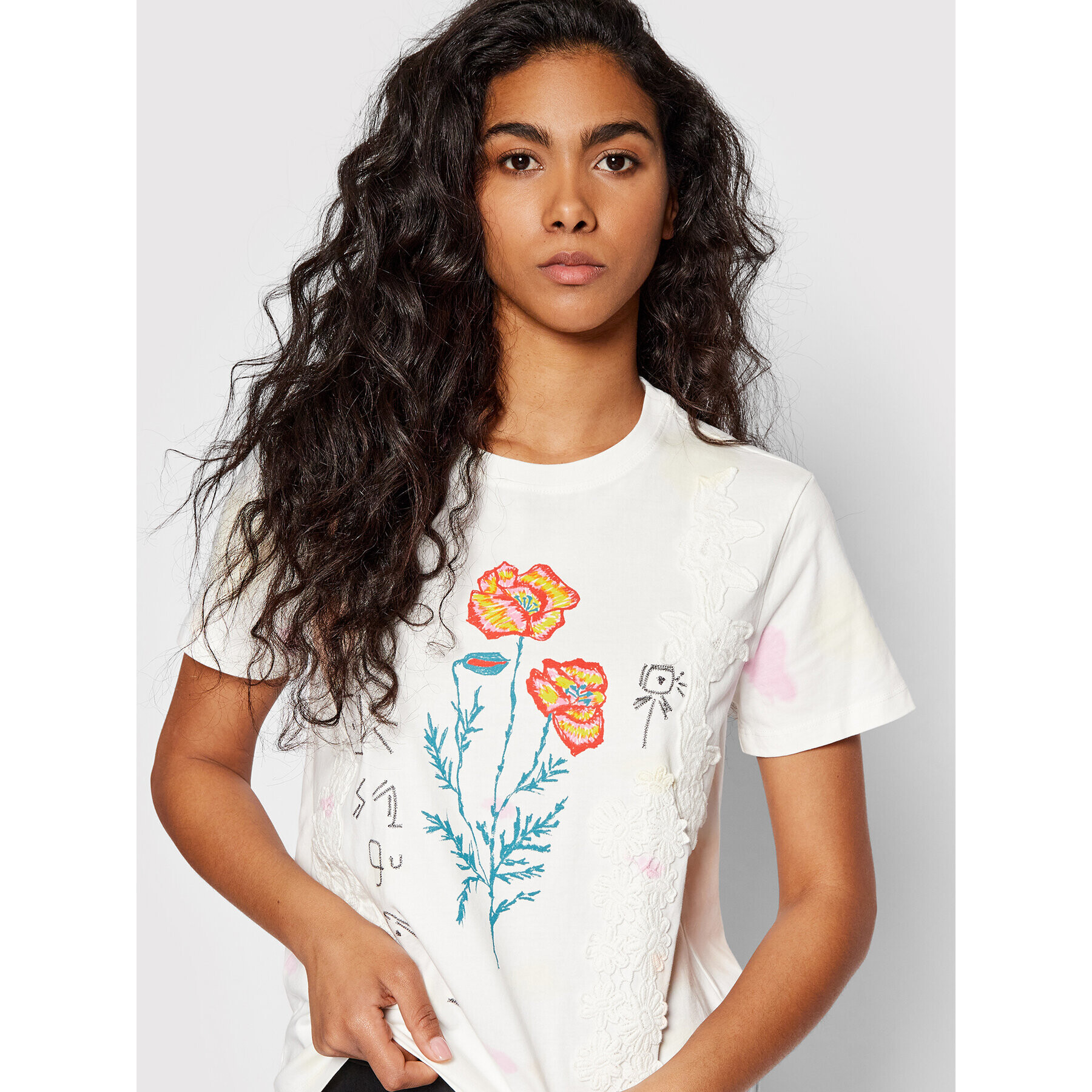 Desigual Тишърт Altea 22SWTKAV Бял Regular Fit - Pepit.bg