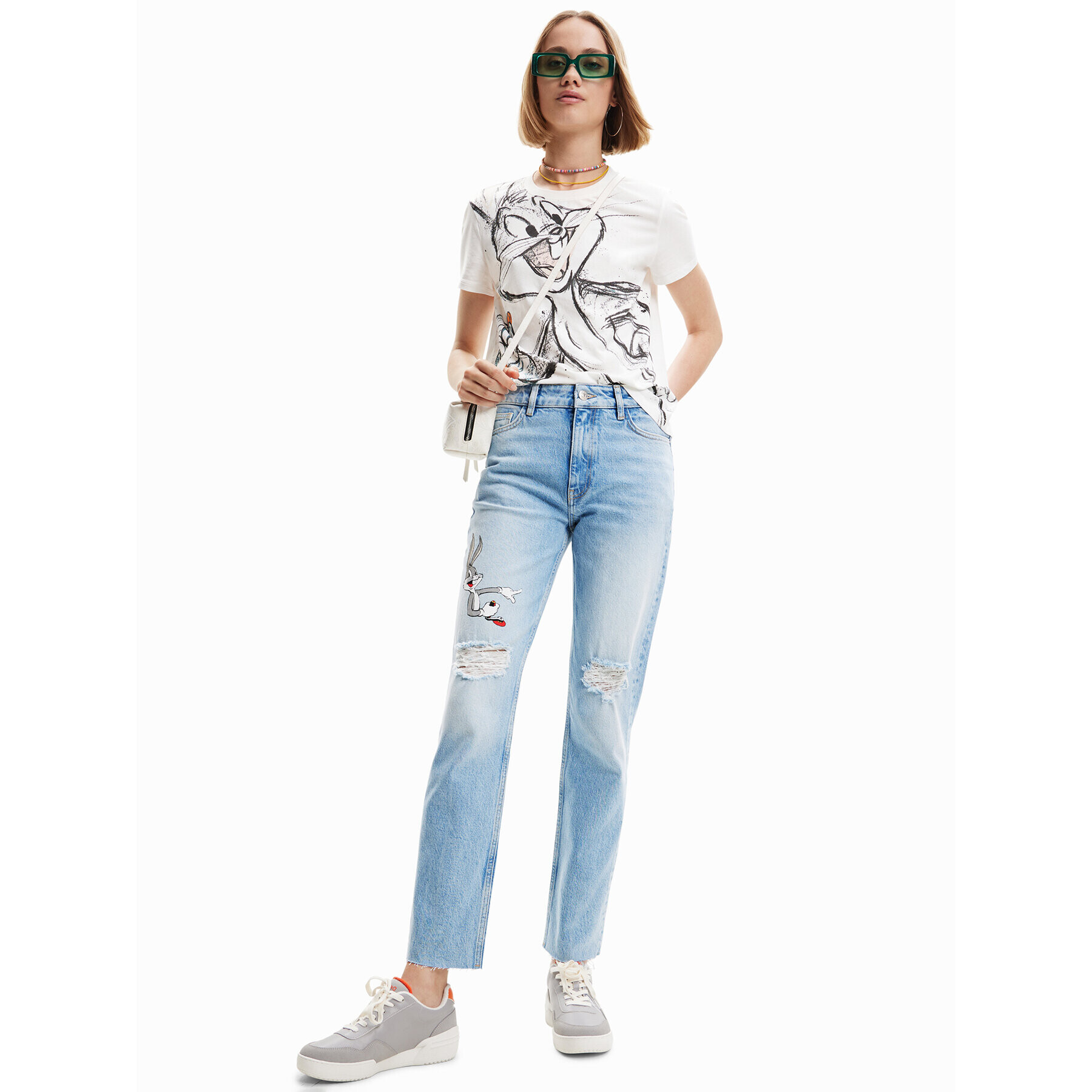 Desigual Тишърт LOONEY TUNES Bugs Carrot 23SWTKBT Бял Regular Fit - Pepit.bg