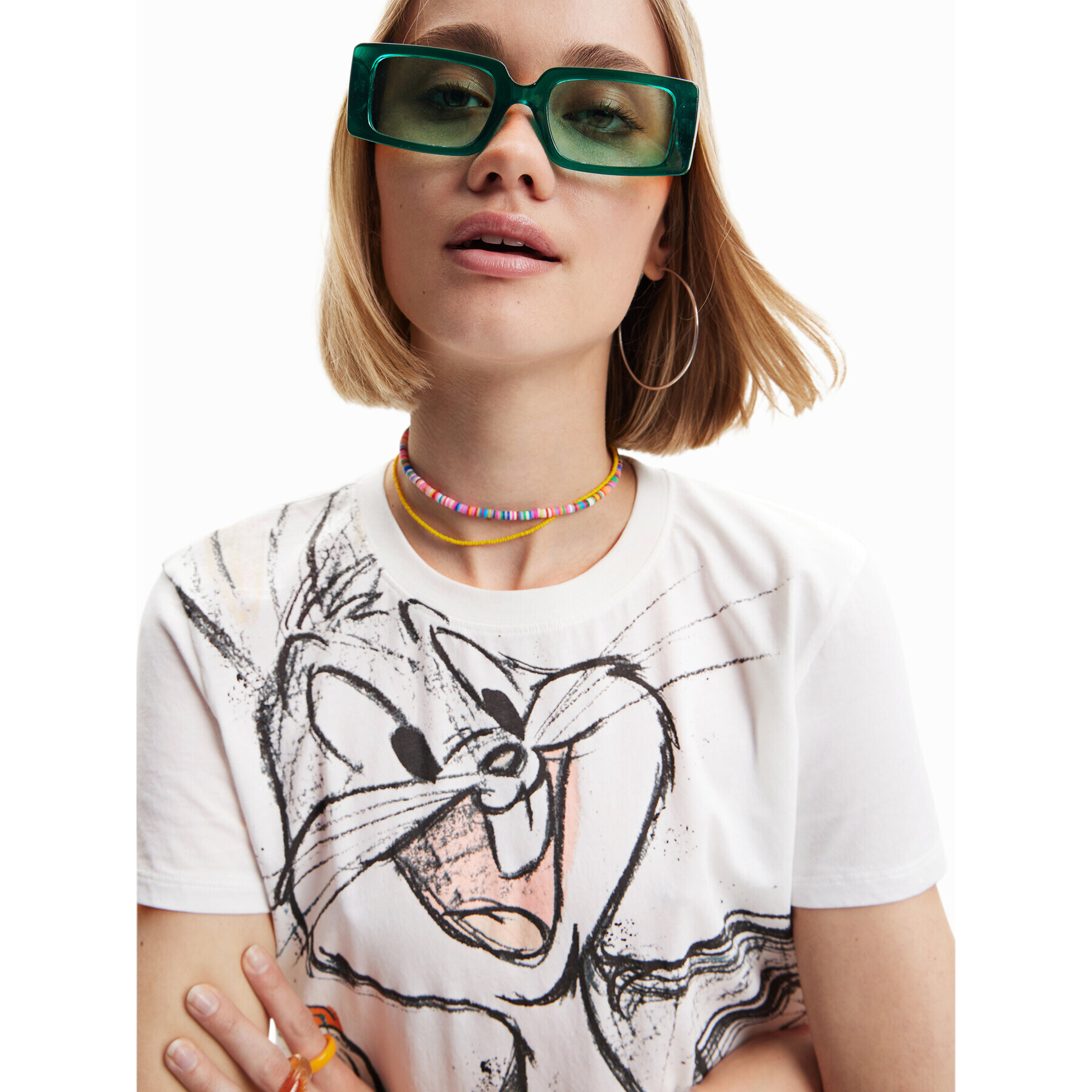 Desigual Тишърт LOONEY TUNES Bugs Carrot 23SWTKBT Бял Regular Fit - Pepit.bg