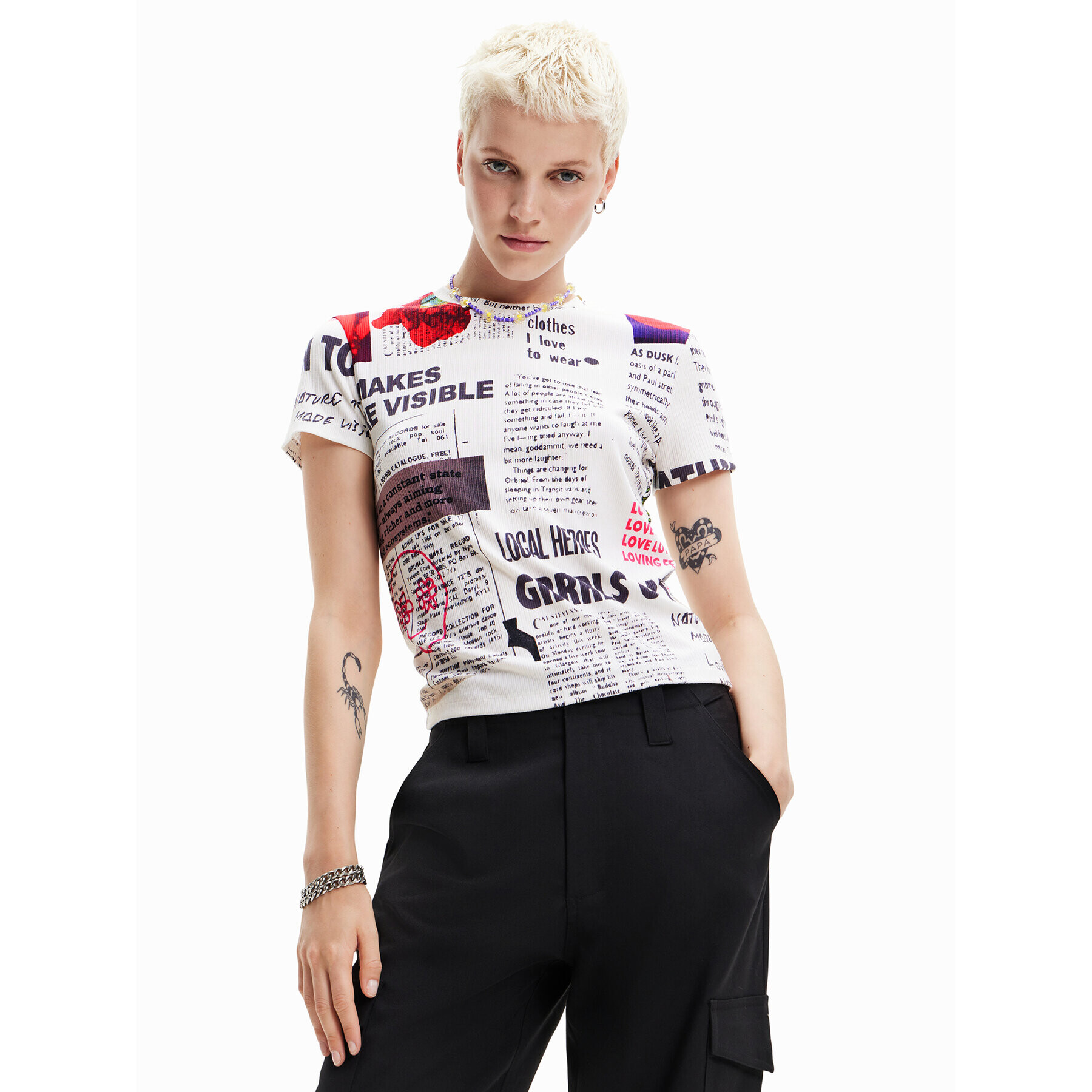 Desigual Тишърт Newspaper 23SWTK61 Бял Regular Fit - Pepit.bg