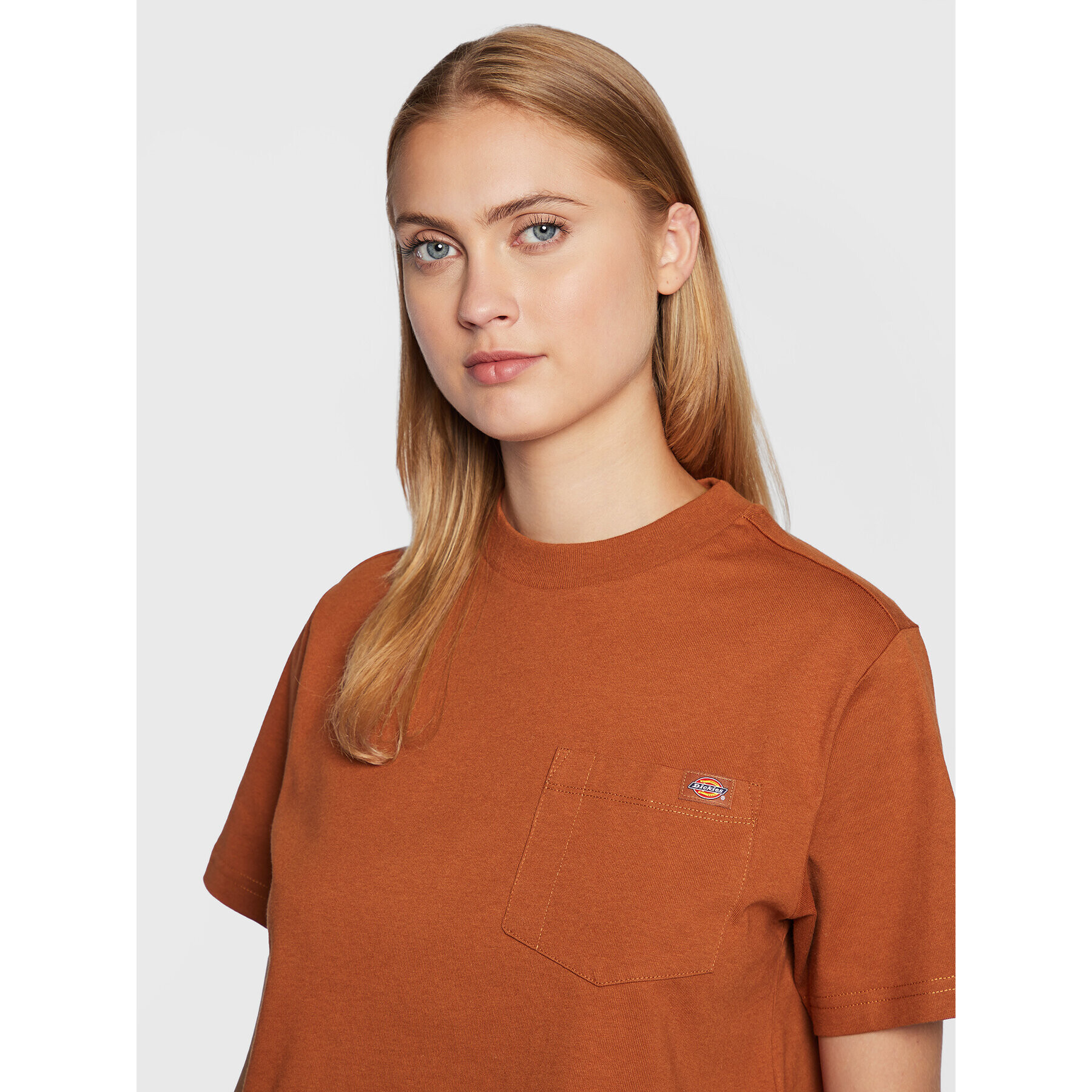 Dickies Тишърт Porterdale DK0A4XDEIEX Кафяв Relaxed Fit - Pepit.bg