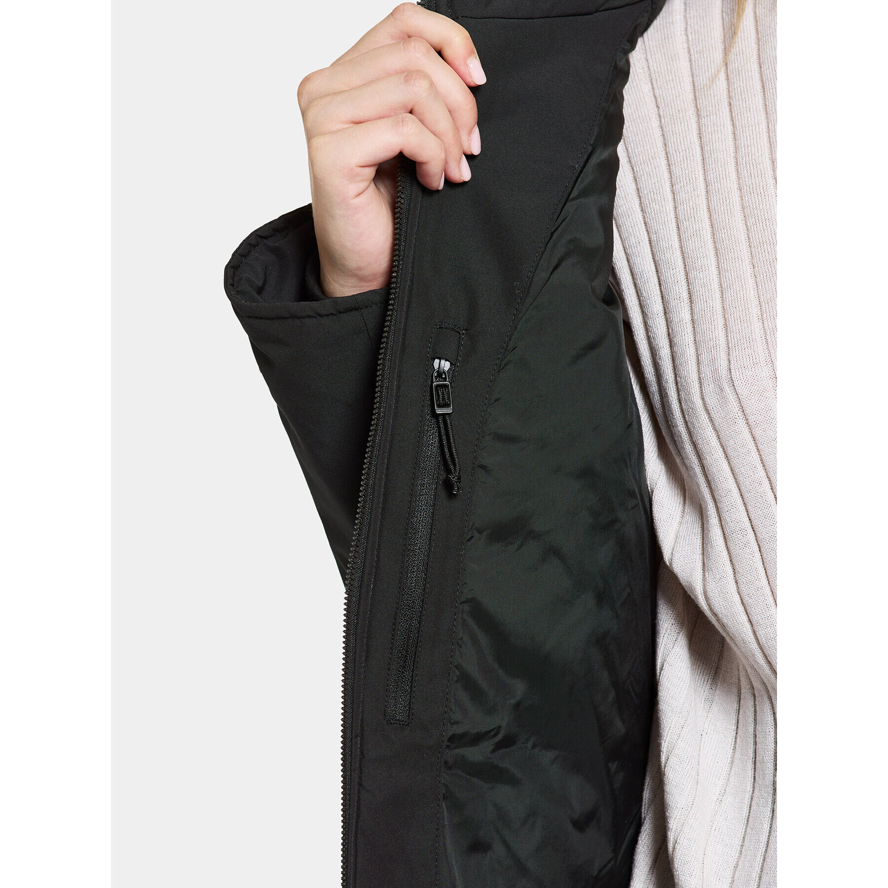 Didriksons Парка Helle Wns Parka 5 504301 Черен Regular Fit - Pepit.bg