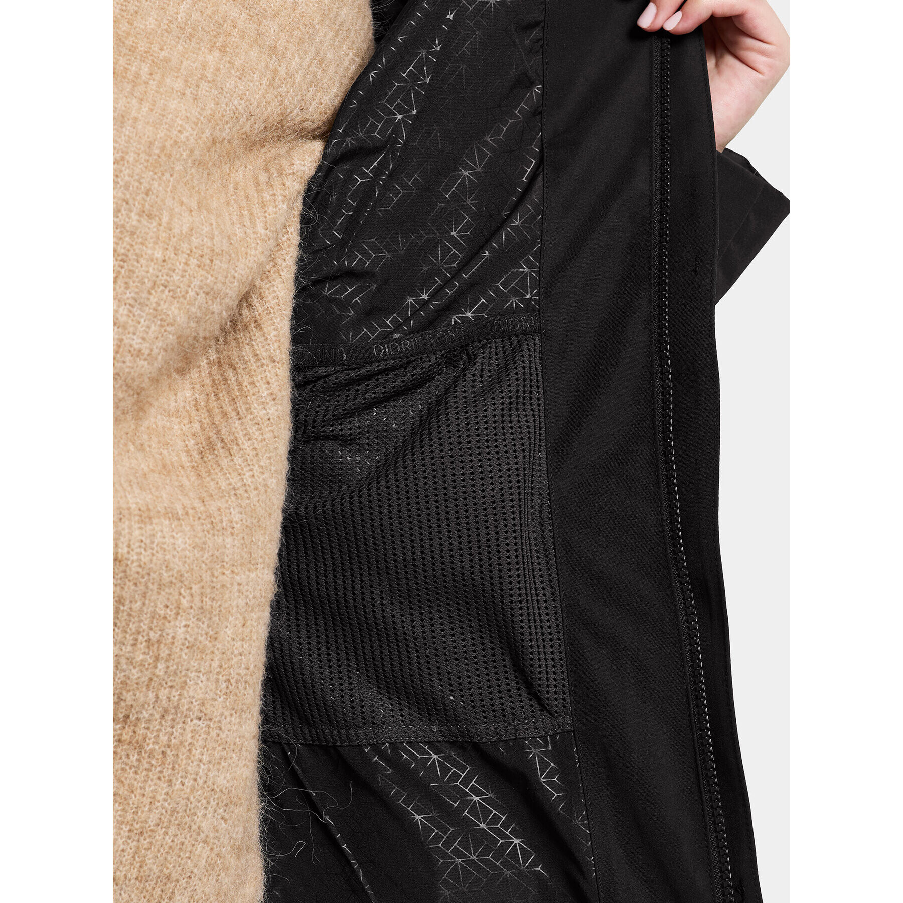 Didriksons Парка Ilma Wns Parka 8 504813 Черен Regular Fit - Pepit.bg