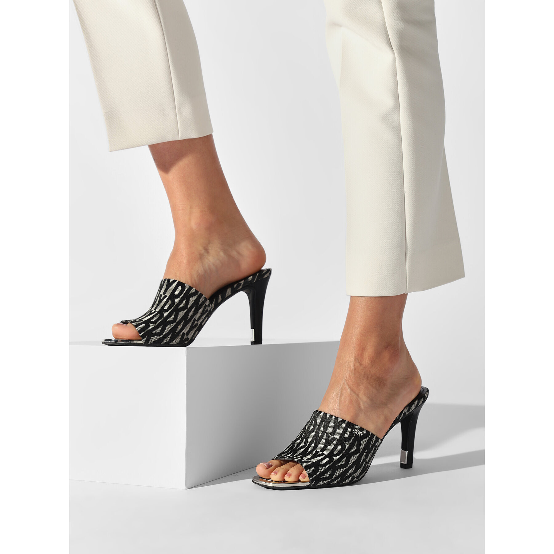 DKNY Чехли K1356194 Черен - Pepit.bg