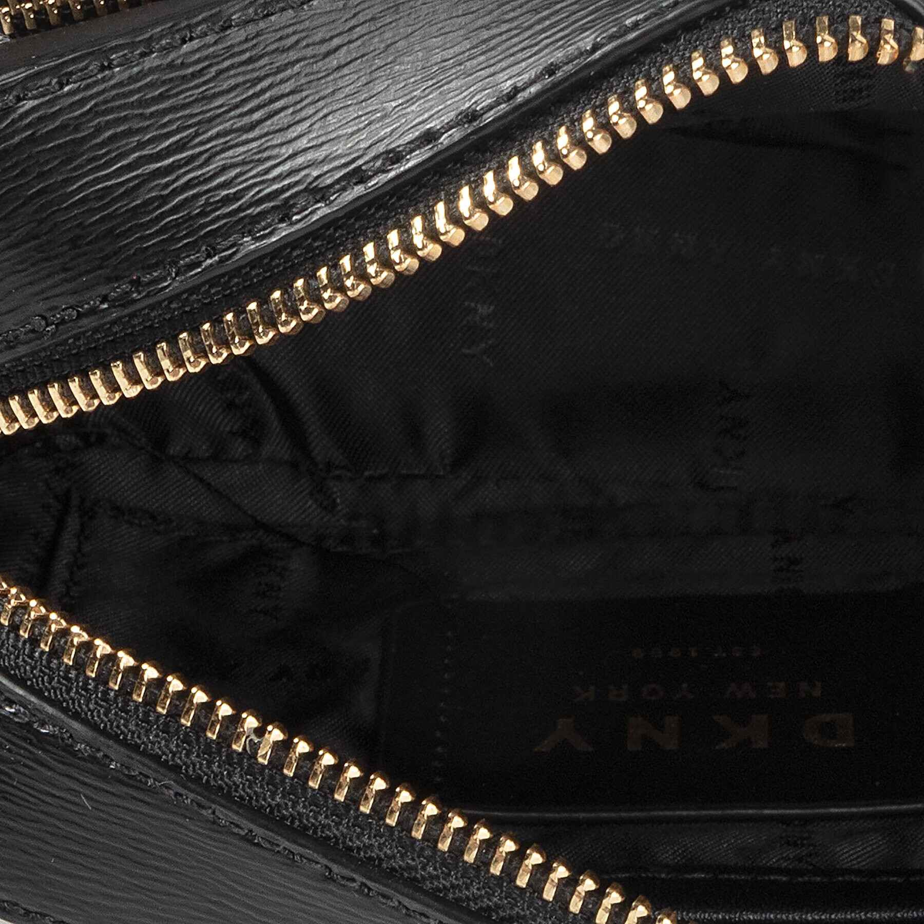 DKNY Дамска чанта Bryant Camera Bag R94E3F39 Черен - Pepit.bg