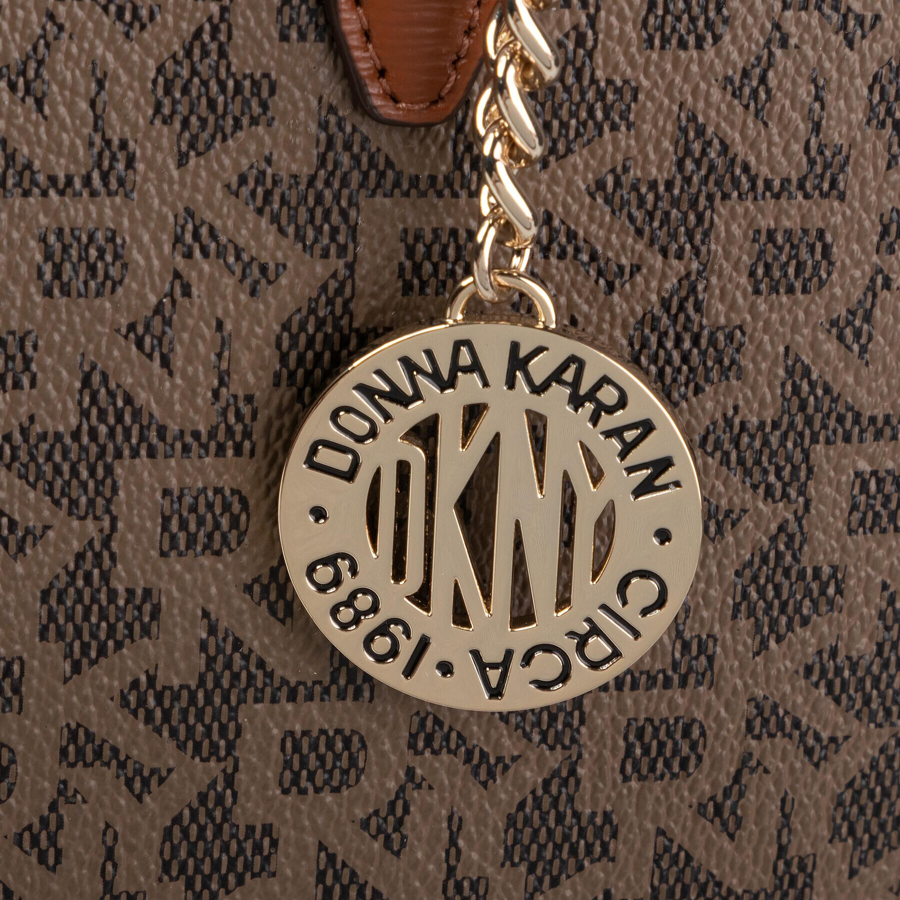 DKNY Дамска чанта Bryant Lg Zip Tote R74AJ014 Кафяв - Pepit.bg