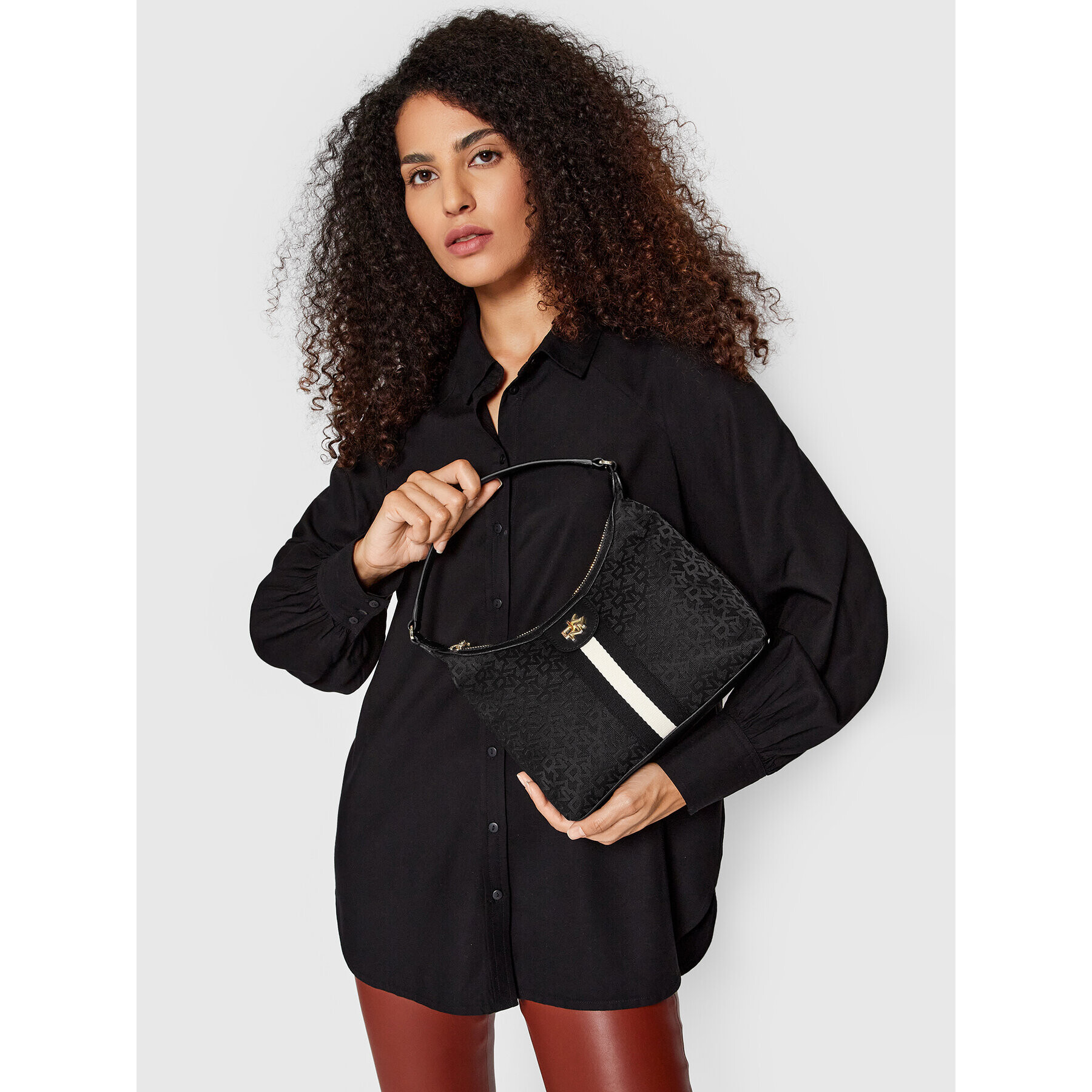 DKNY Дамска чанта Carol Md Pouchettte R14HFQ12 Черен - Pepit.bg