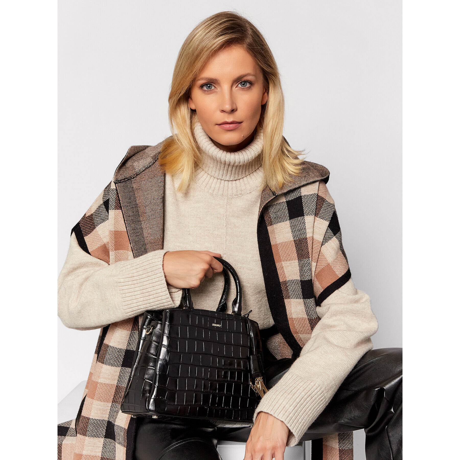 DKNY Дамска чанта Toni R13DP327 Черен - Pepit.bg