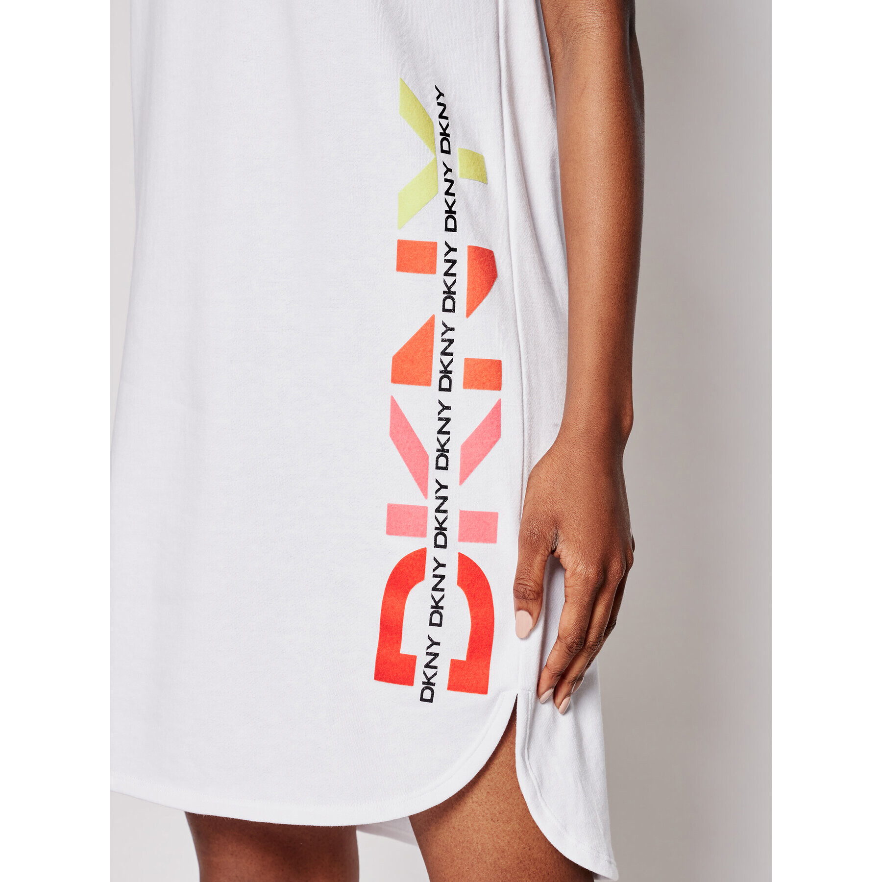 DKNY Ежедневна рокля P1BUTB2J Бял Regular Fit - Pepit.bg