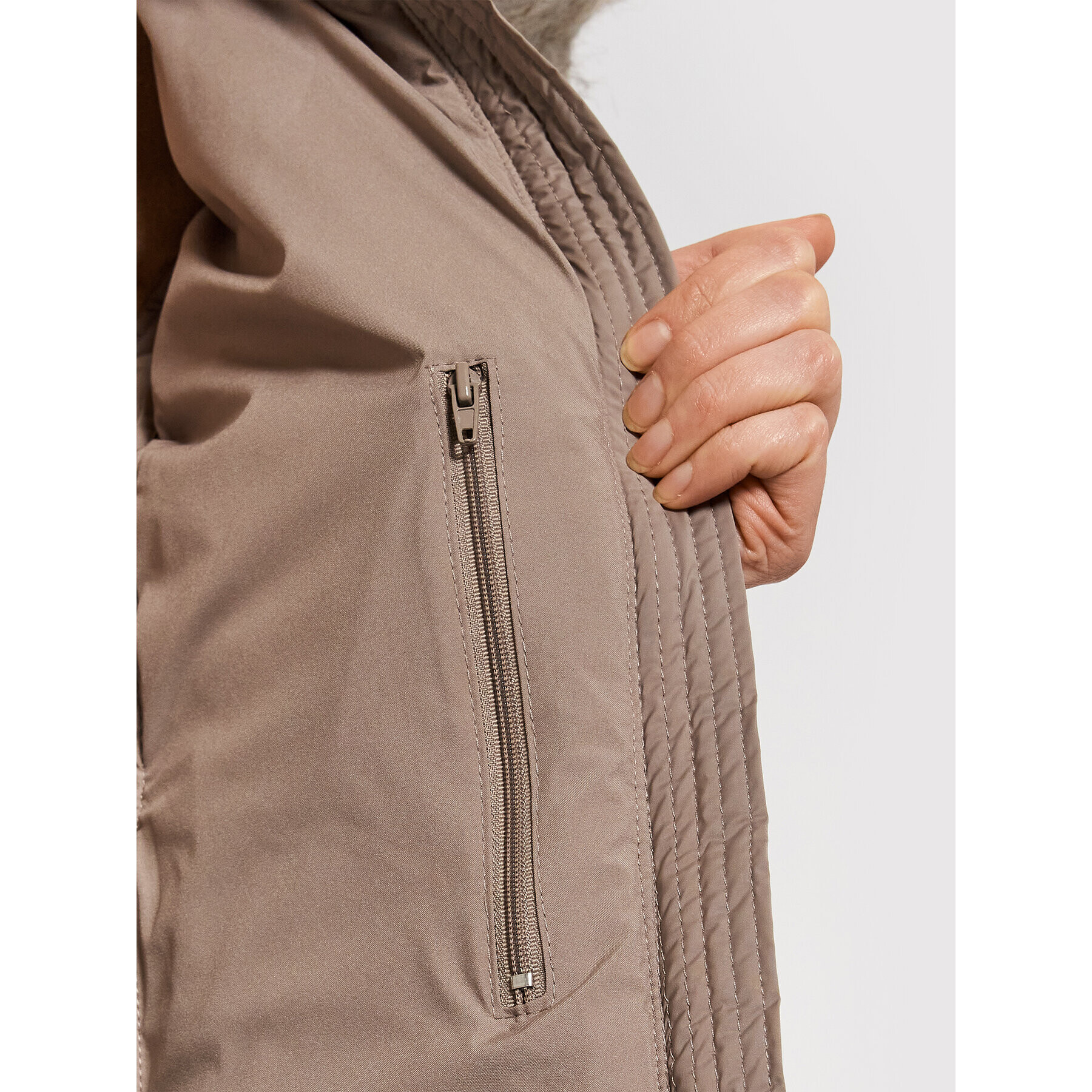 DKNY Пухено яке DL1MPG50 Бежов Regular Fit - Pepit.bg