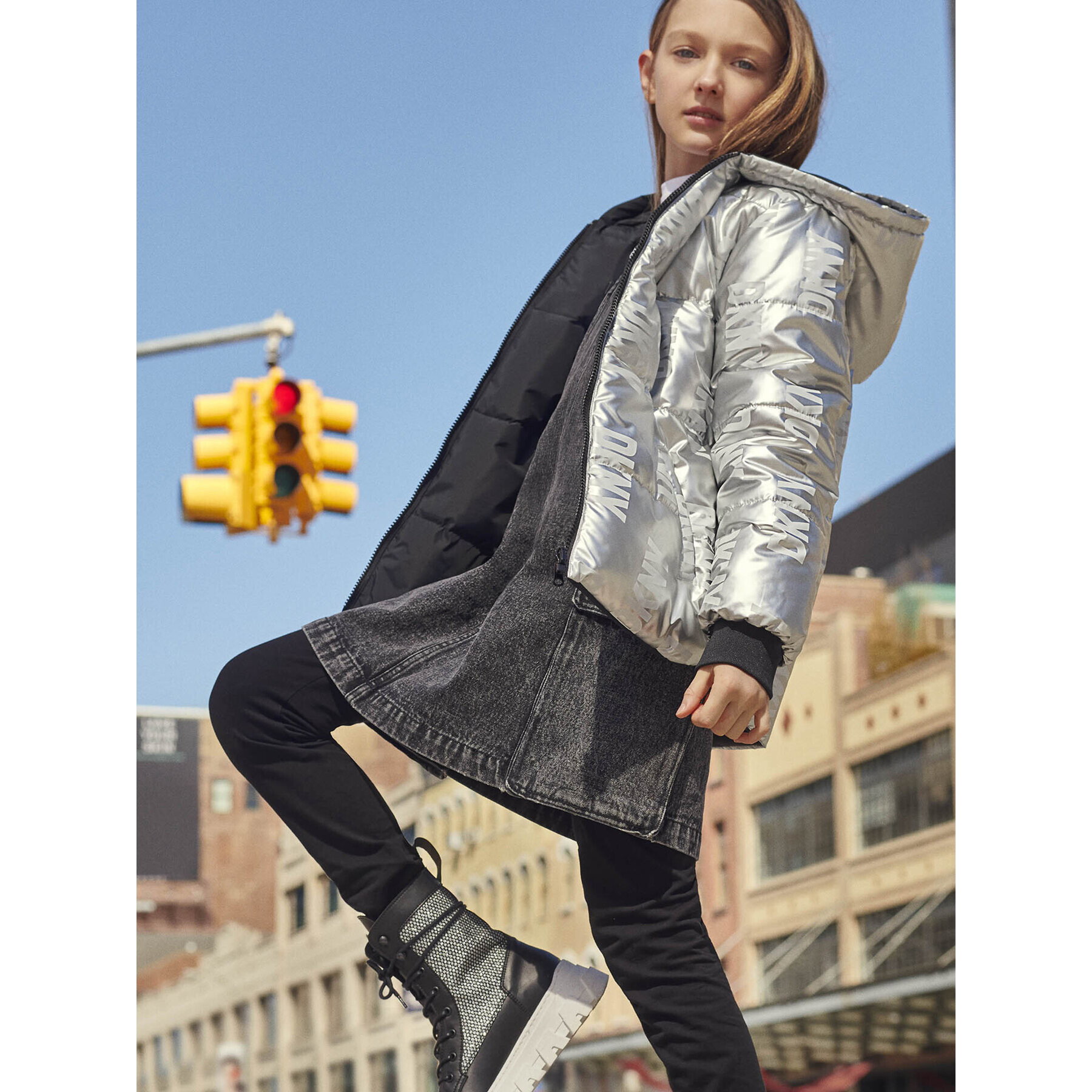 DKNY Пухено яке D36684 D Сребрист Regular Fit - Pepit.bg