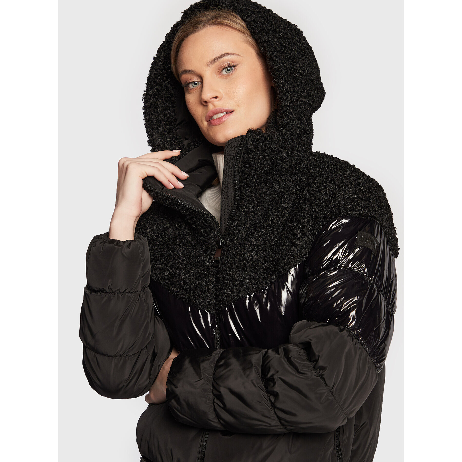 DKNY Пухено яке P2MCMHVU Черен Regular Fit - Pepit.bg