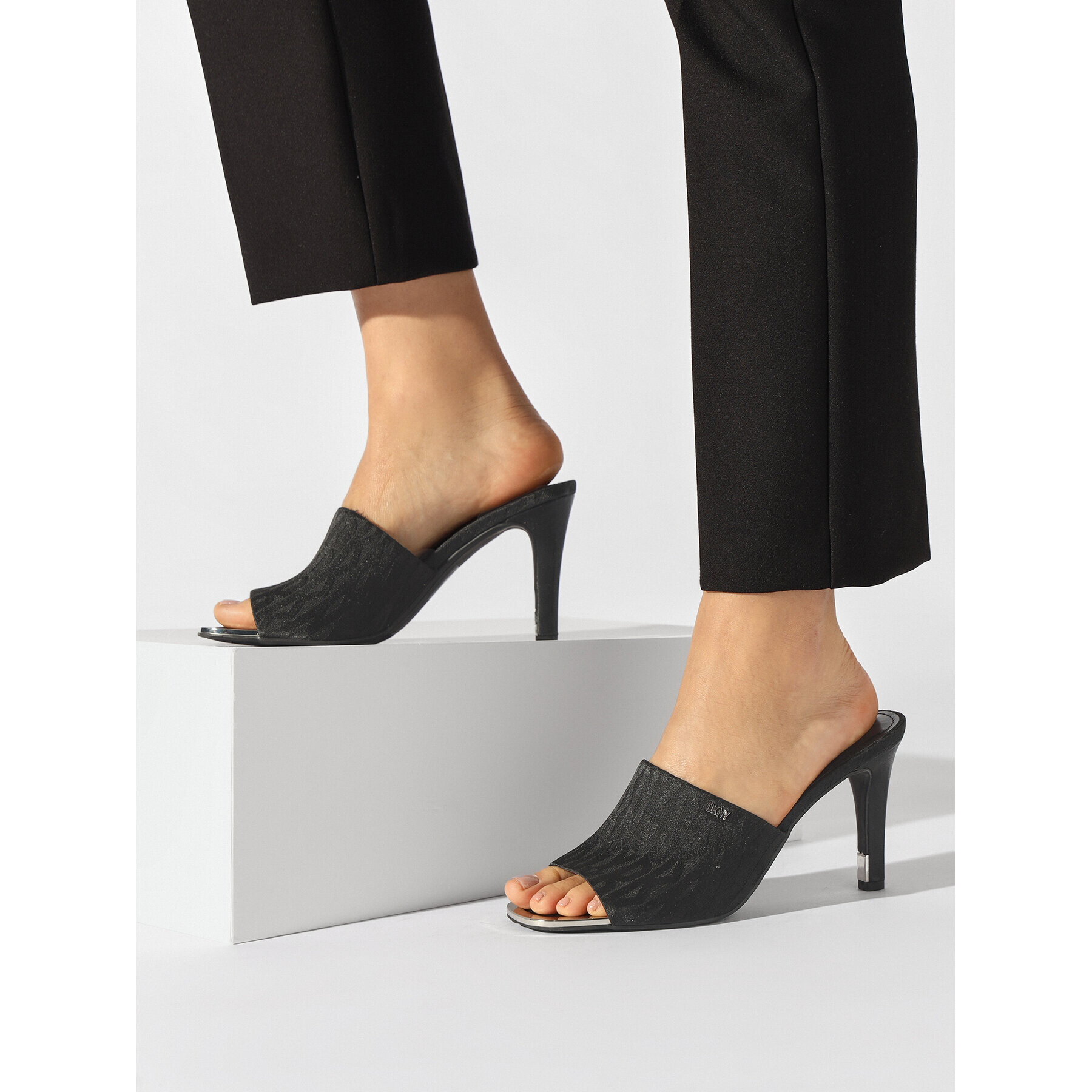 DKNY Сандали K1356194 Черен - Pepit.bg
