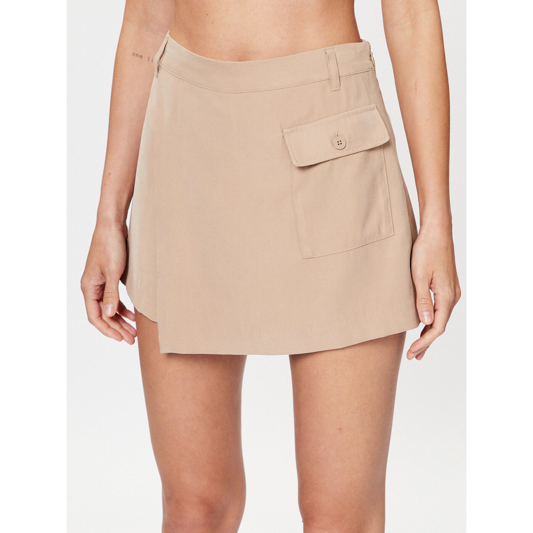DKNY Шорти от плат P3BNTR11 Бежов Regular Fit - Pepit.bg