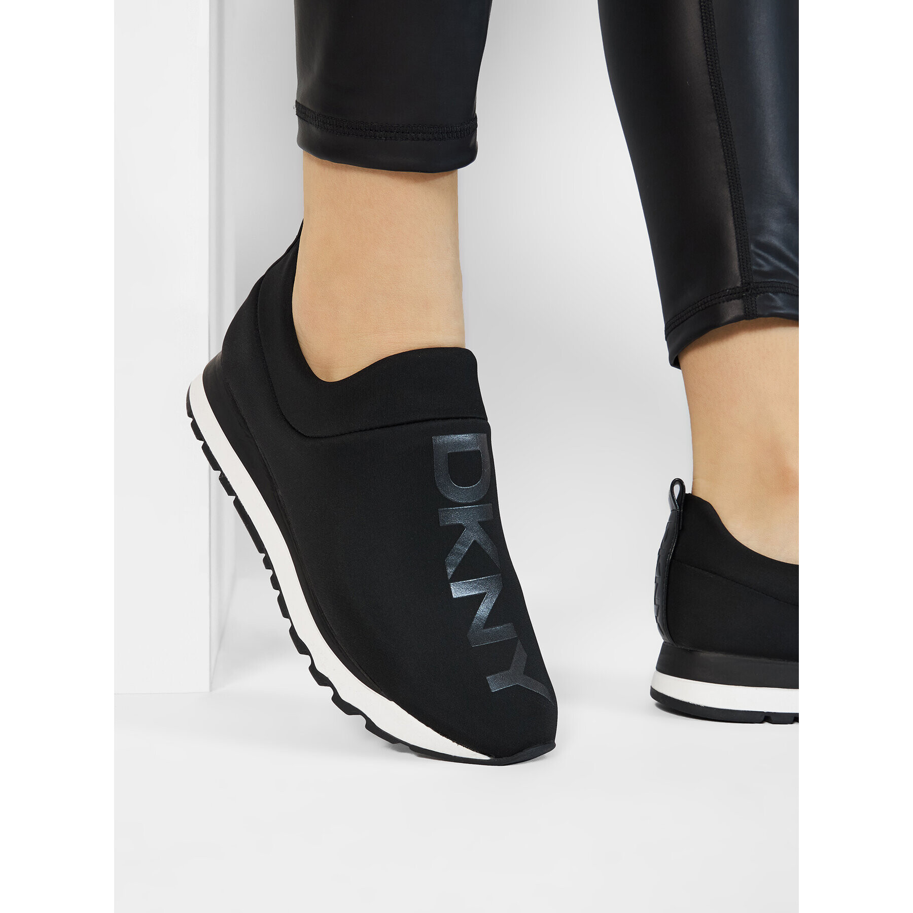 DKNY Сникърси K4113555 Черен - Pepit.bg