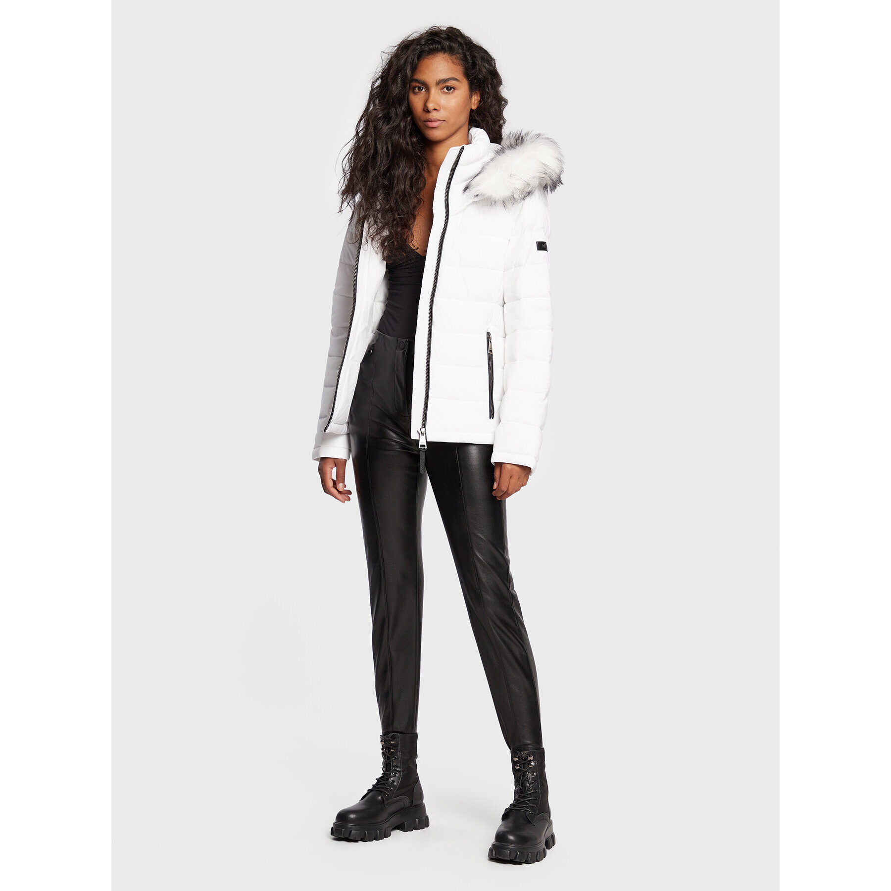 DKNY Sport Пухено яке DL2MPG50 Бял Regular Fit - Pepit.bg
