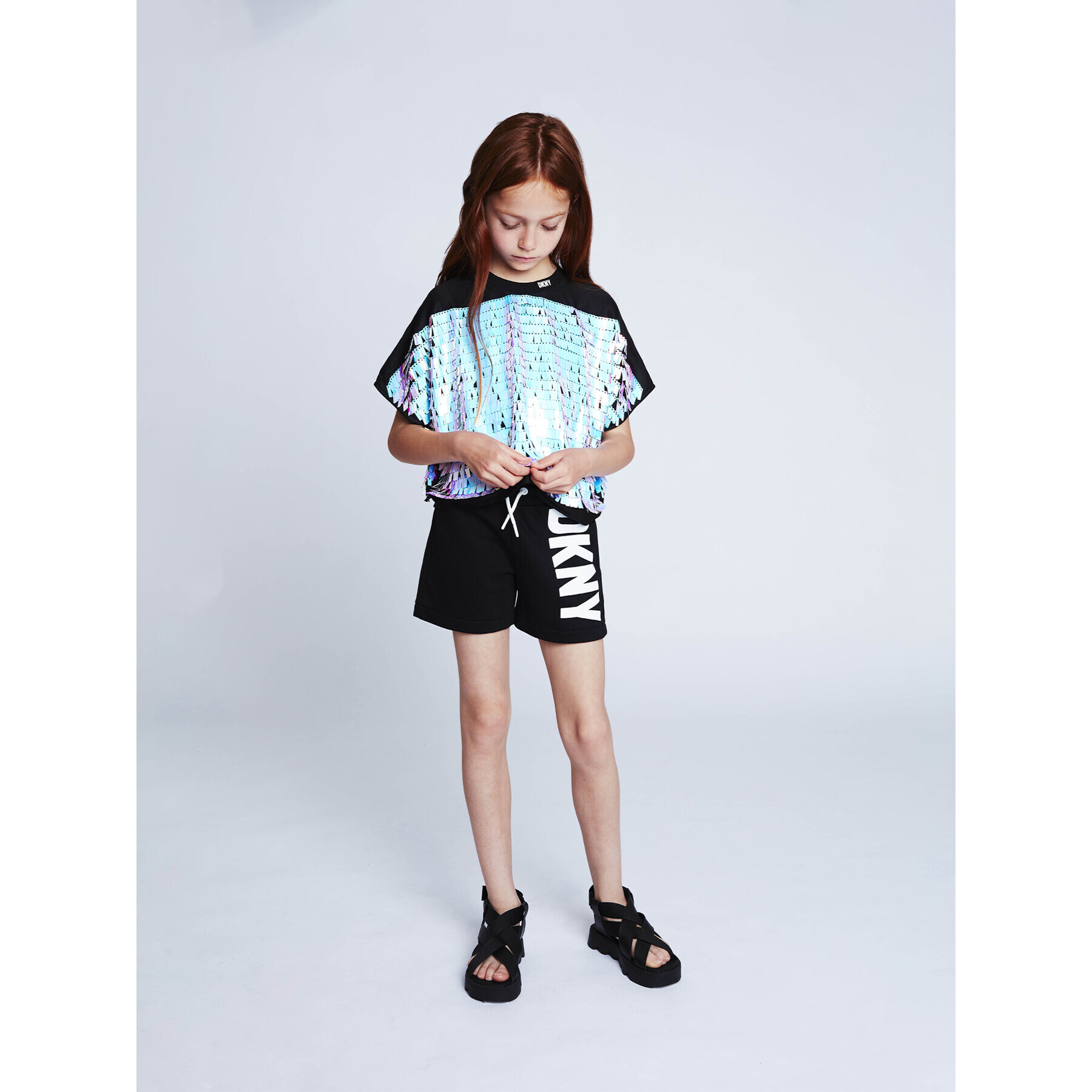 DKNY Спортни шорти D34A91 S Черен Regular Fit - Pepit.bg