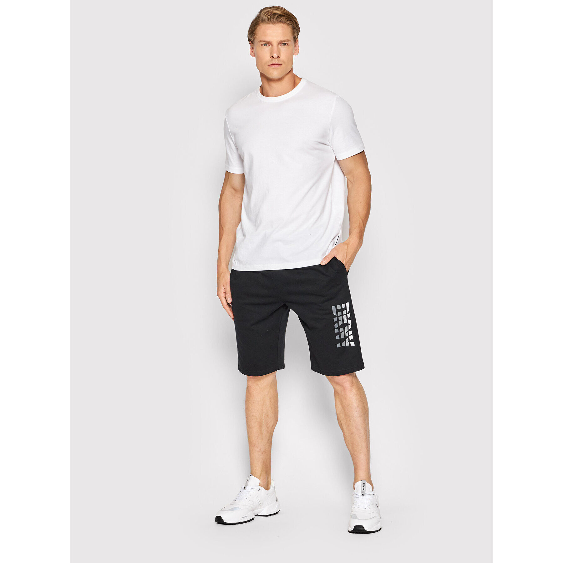 DKNY Спортни шорти N5_6819_DKY Черен Regular Fit - Pepit.bg