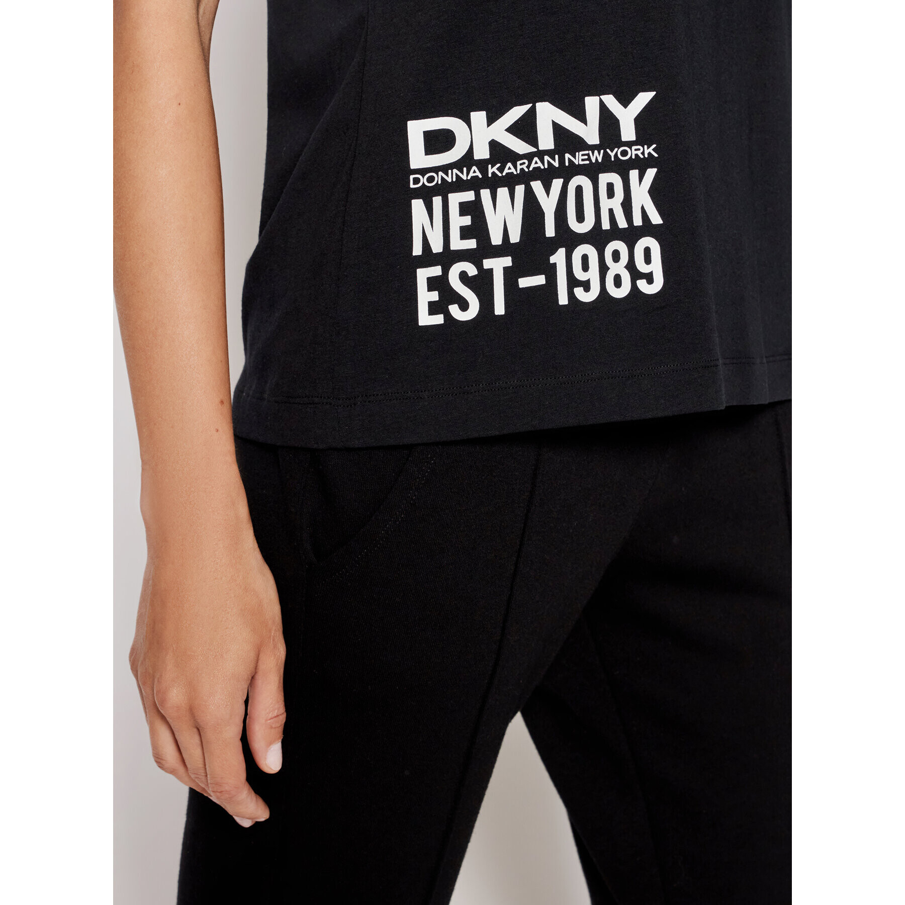 DKNY Тишърт P1DTFDNA Черен Regular Fit - Pepit.bg