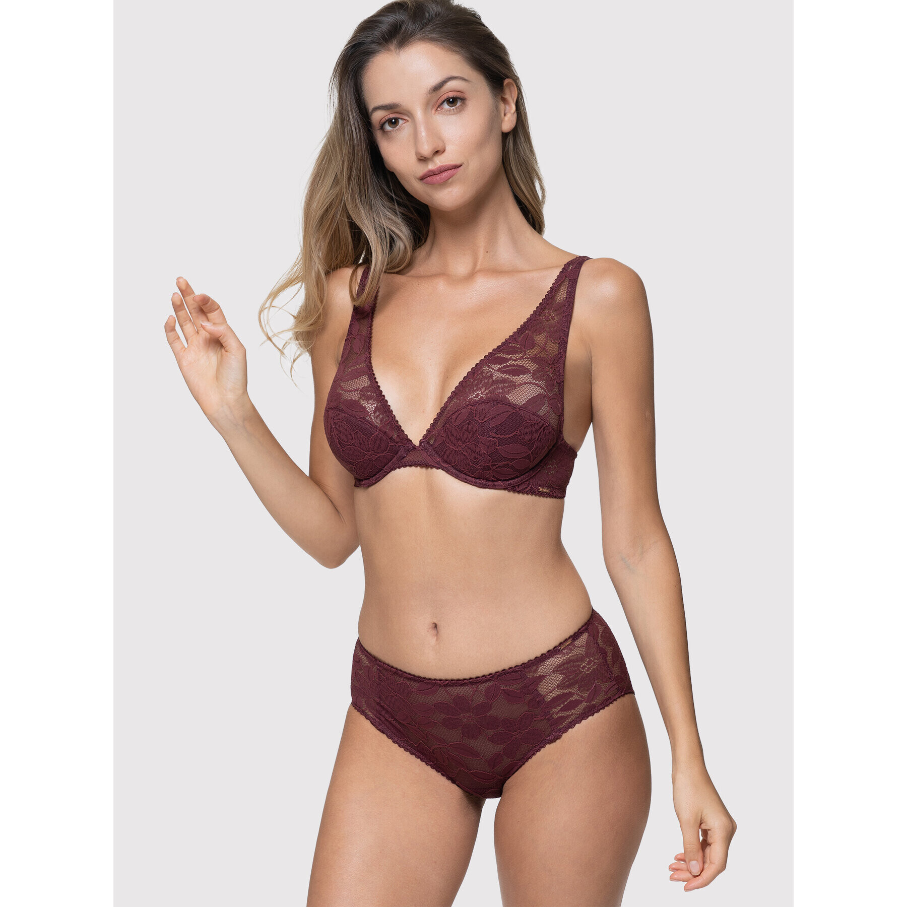 Dorina Сутиен с банели Daphne D001574LA078 Бордо - Pepit.bg