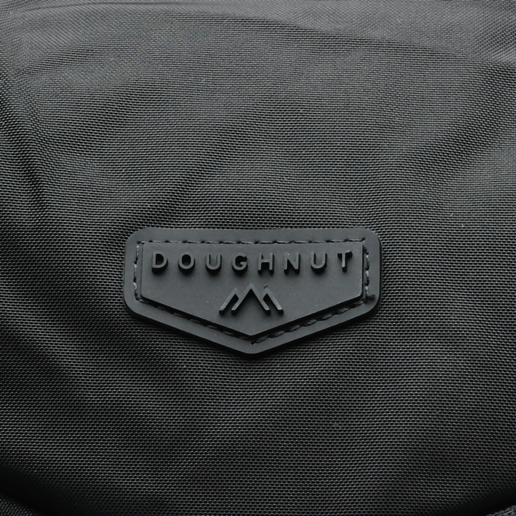 Doughnut Раница Traveler Messenger D238-0003-F Черен - Pepit.bg