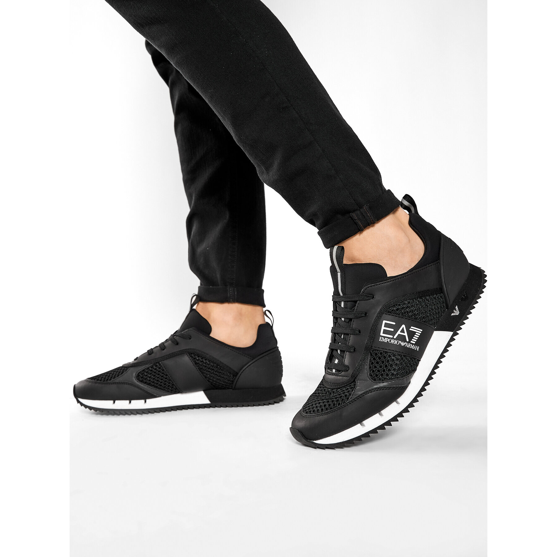 EA7 Emporio Armani Сникърси Черен - Pepit.bg