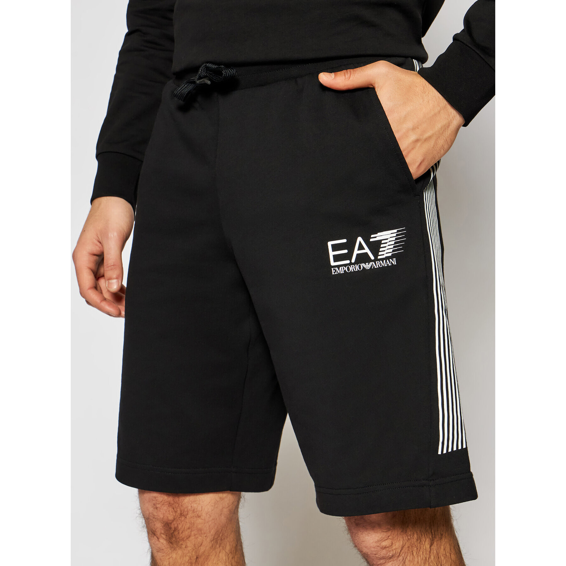 EA7 Emporio Armani Спортни шорти 3KPS67 PJ05Z 1200 Черен Regular Fit - Pepit.bg