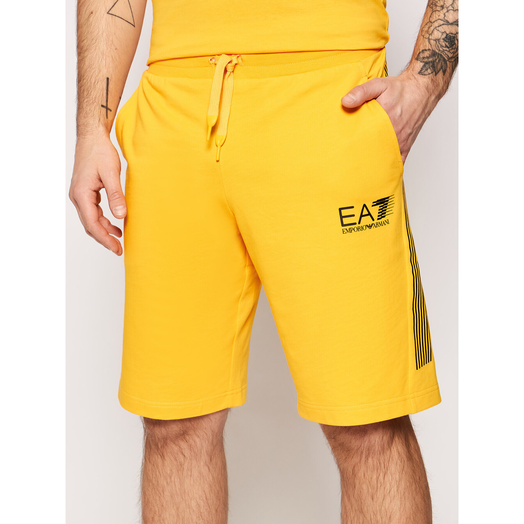 EA7 Emporio Armani Спортни шорти 3KPS67 PJ05Z Жълт Regular Fit - Pepit.bg