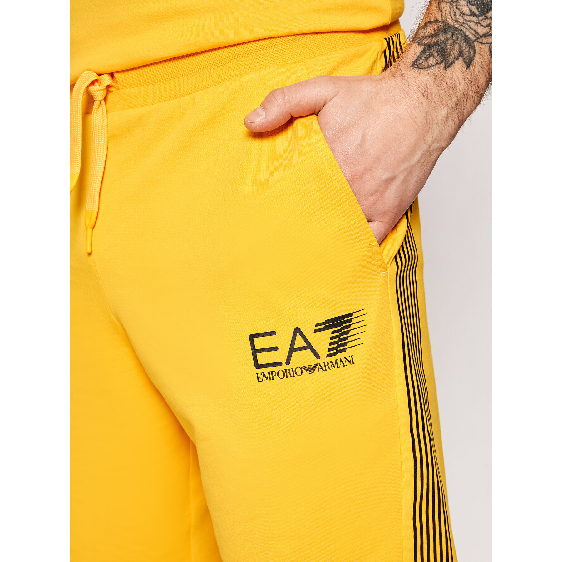 EA7 Emporio Armani Спортни шорти 3KPS67 PJ05Z Жълт Regular Fit - Pepit.bg