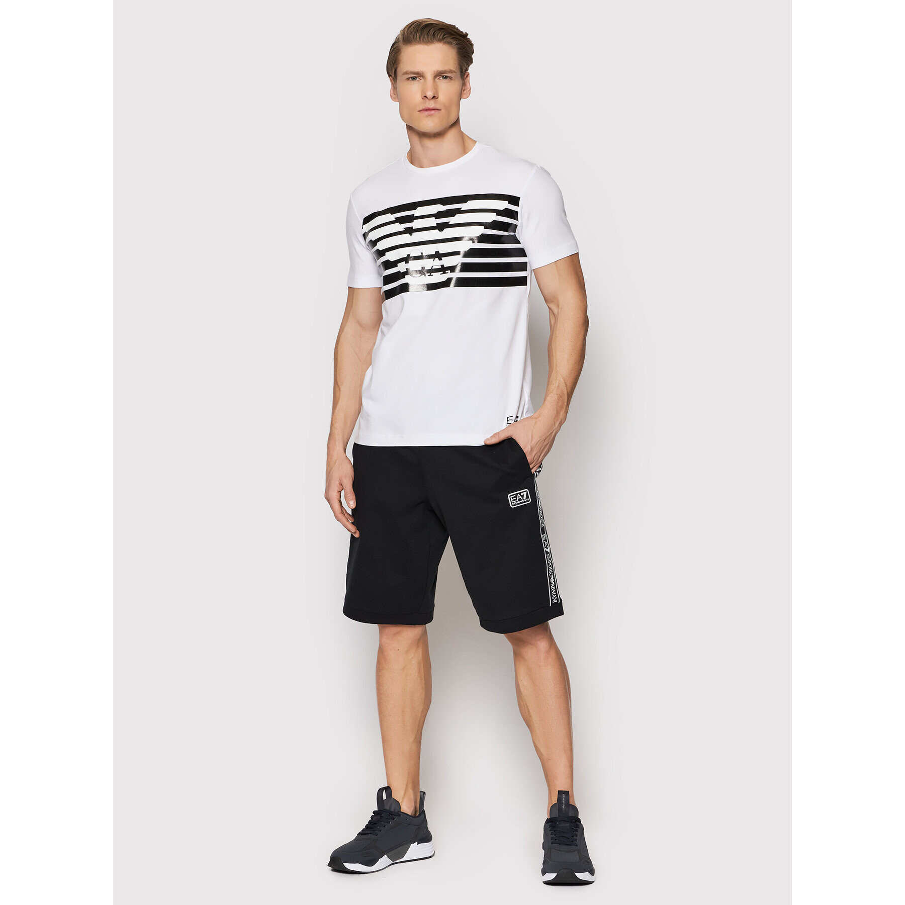 EA7 Emporio Armani Спортни шорти 3LPS61 PJ05Z 0200 Черен Regular Fit - Pepit.bg