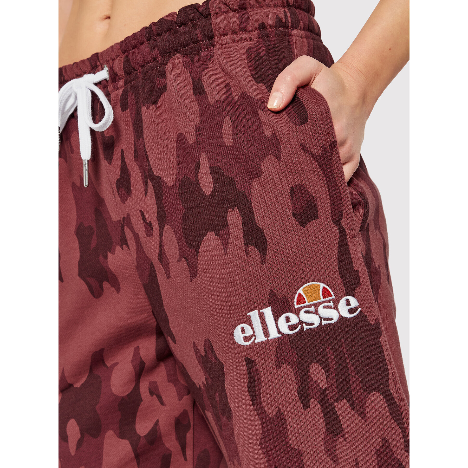 Ellesse Долнище анцуг Noora Camo SGK13661 Бордо Regular Fit - Pepit.bg