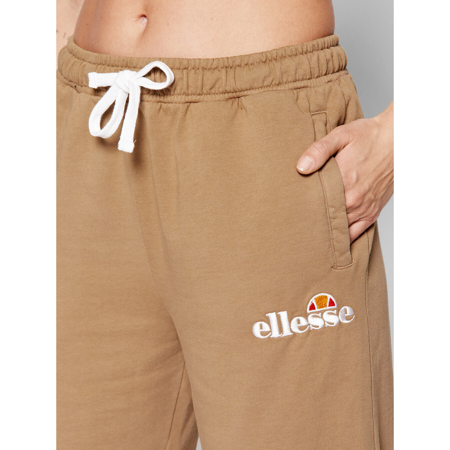 Ellesse Долнище анцуг Taran SGM14012 Кафяв Relaxed Fit - Pepit.bg