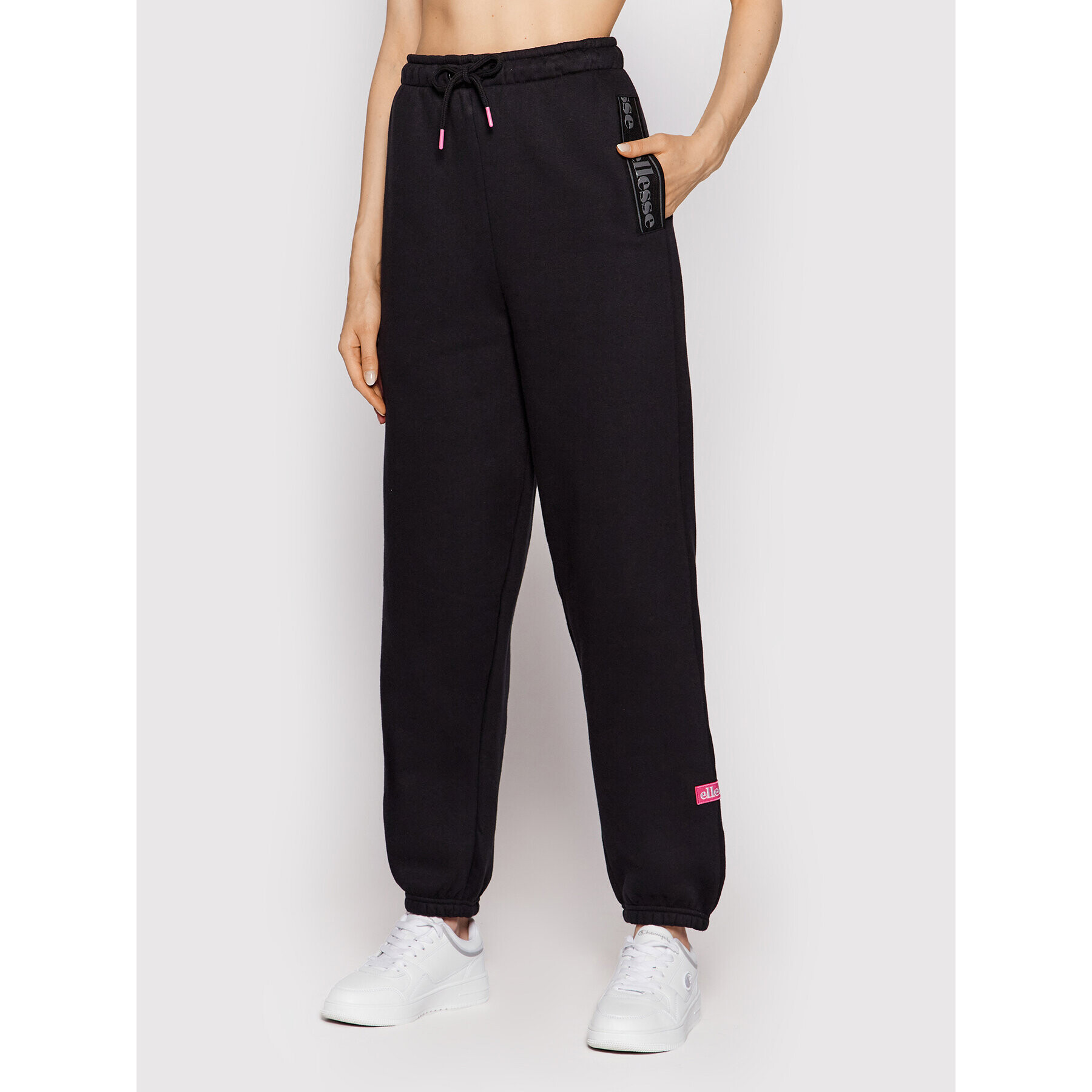 Ellesse Долнище анцуг Novan SGM14154 Черен Relaxed Fit - Pepit.bg