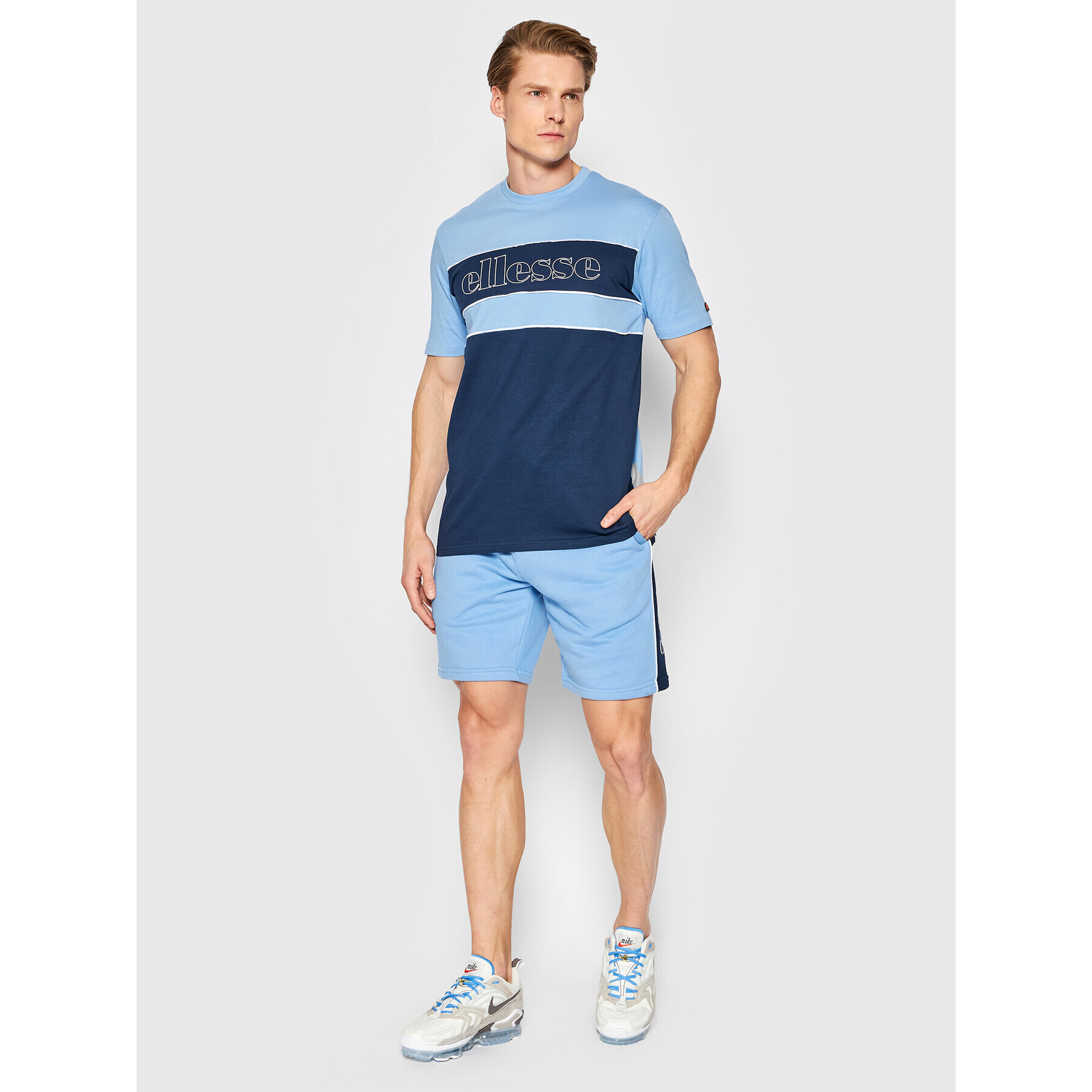 Ellesse Спортни шорти Riedndo SHM14242 Син Regular Fit - Pepit.bg