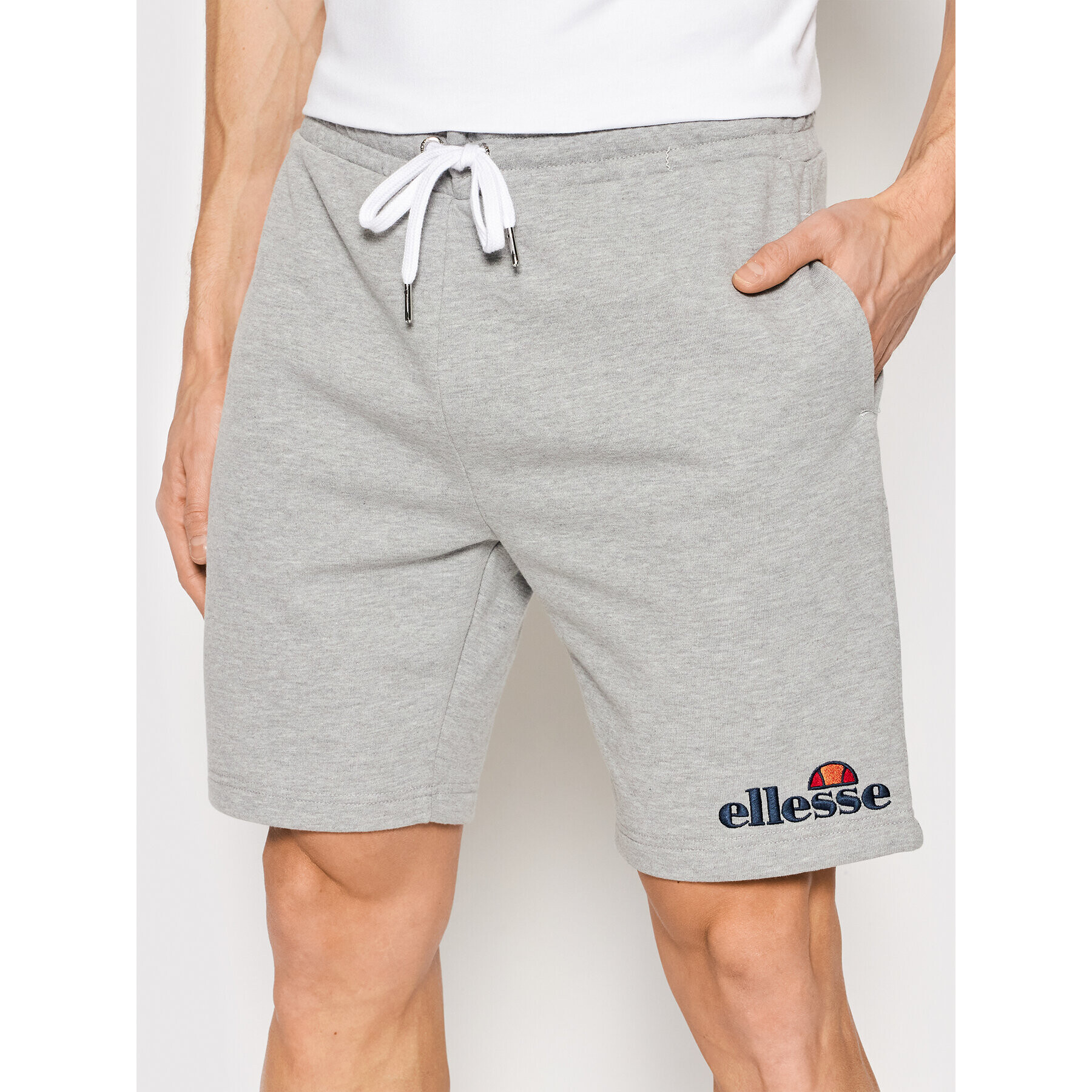 Ellesse Спортни шорти Silvan SHF09162 Сив Regular Fit - Pepit.bg