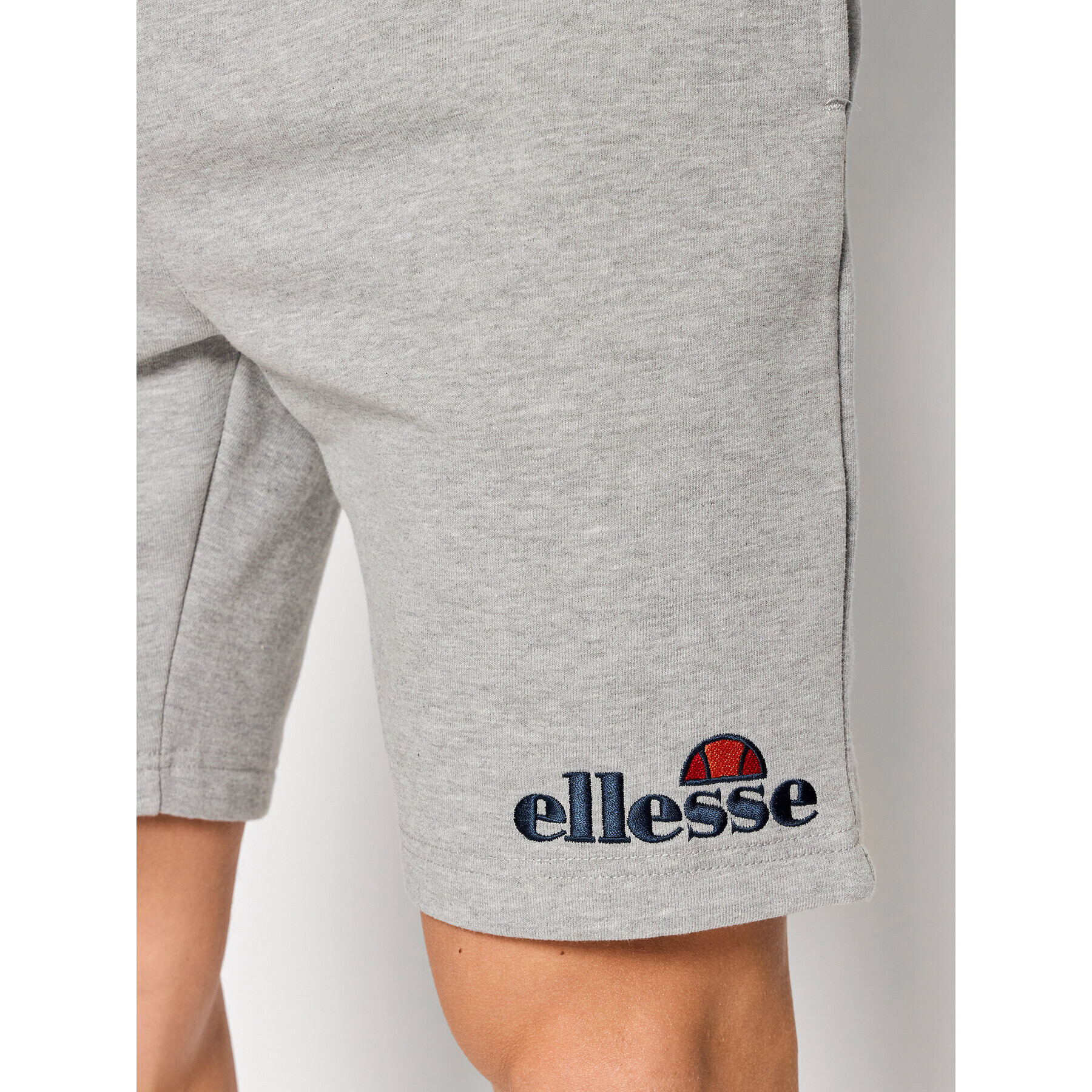 Ellesse Спортни шорти Silvan SHF09162 Сив Regular Fit - Pepit.bg