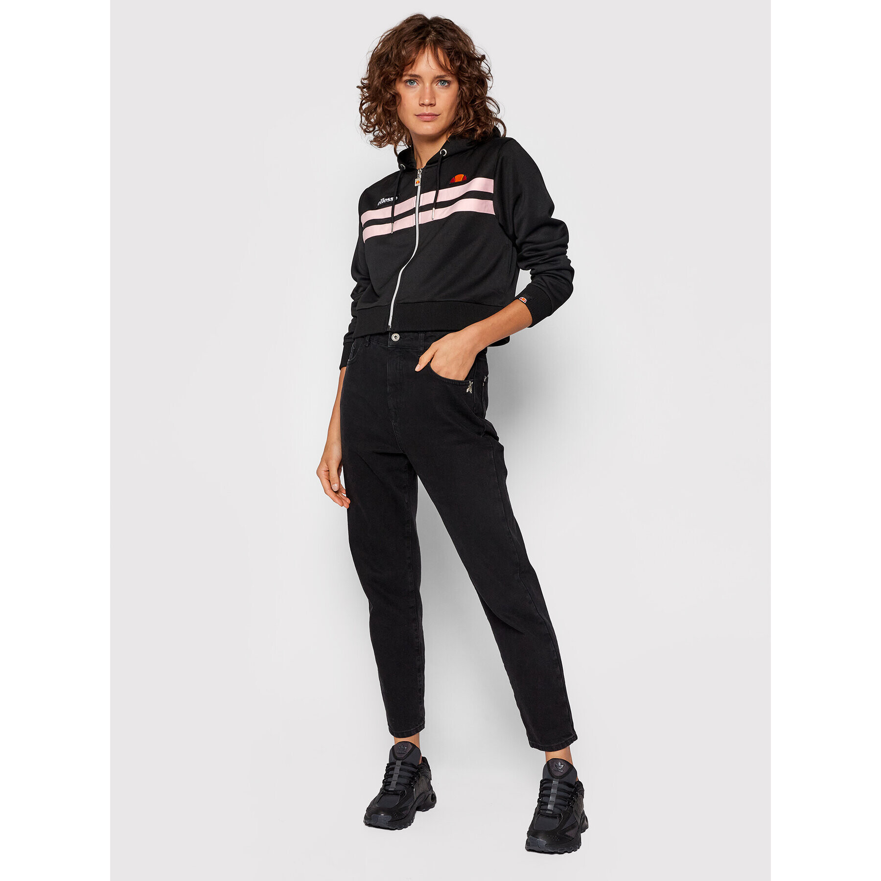 Ellesse Суитшърт Bulito Crop SGK05563 Черен Regular Fit - Pepit.bg