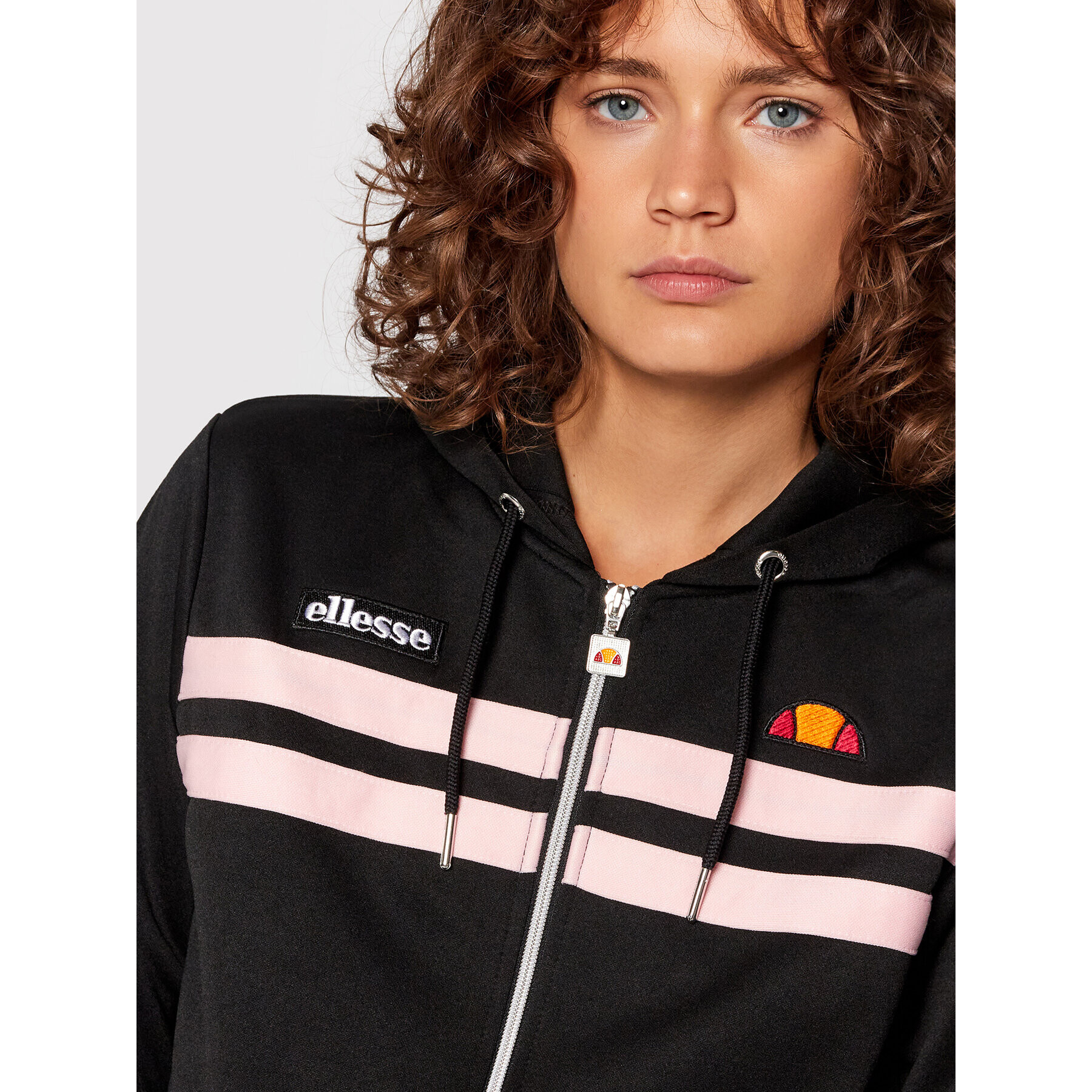 Ellesse Суитшърт Bulito Crop SGK05563 Черен Regular Fit - Pepit.bg