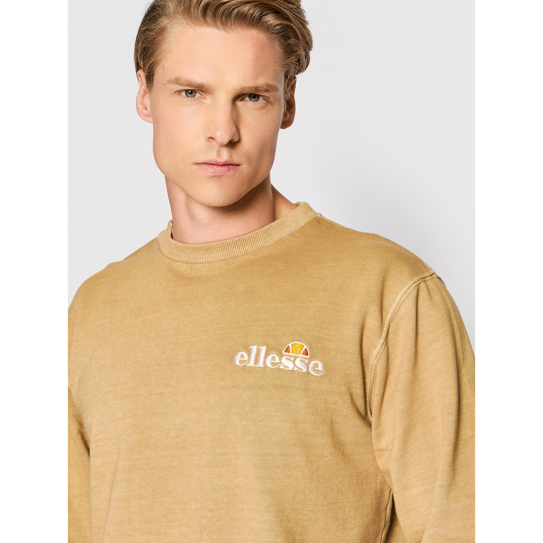 Ellesse Суитшърт Calendula SHM13145 Кафяв Regular Fit - Pepit.bg