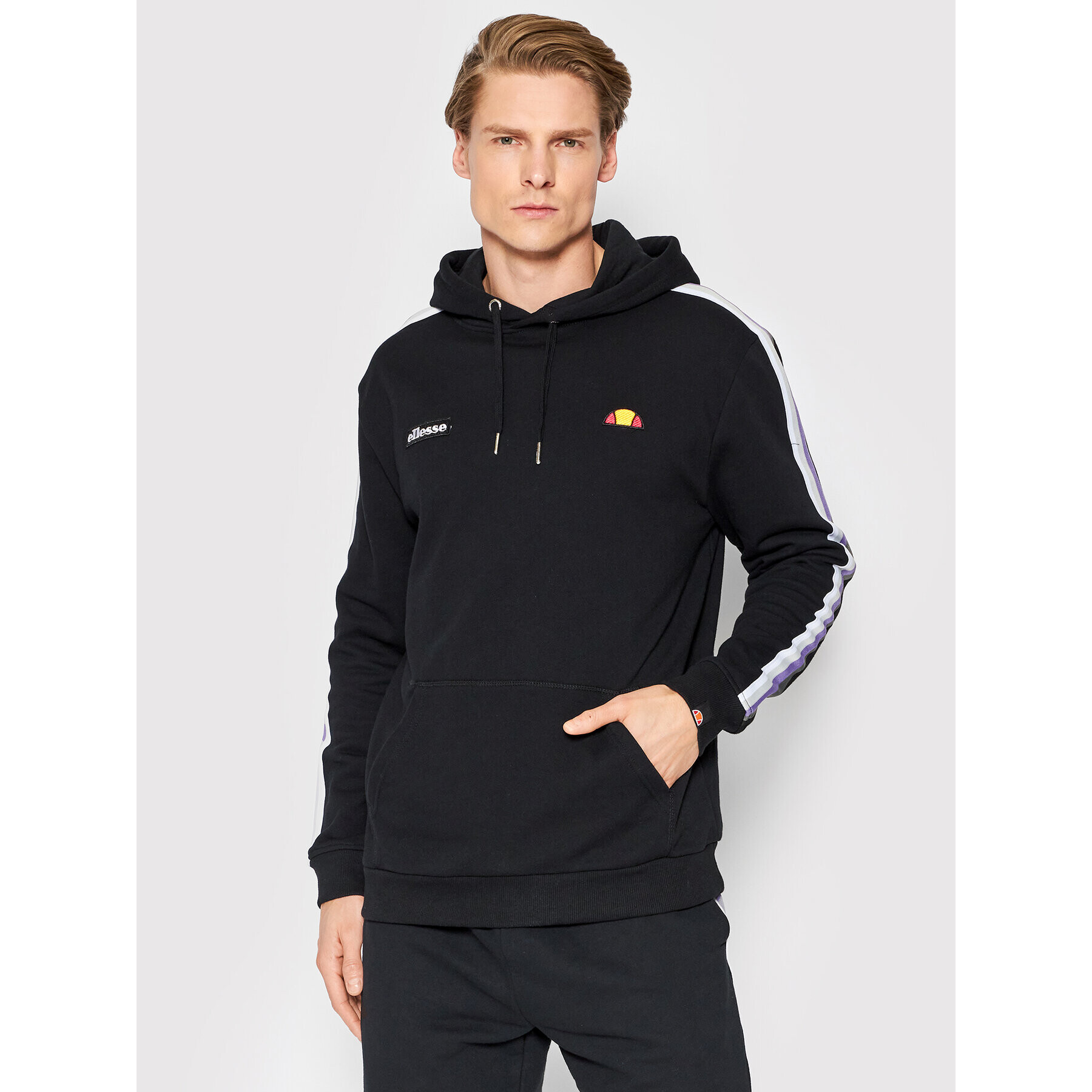 Ellesse Суитшърт Versina SHM14898 Черен Regular Fit - Pepit.bg