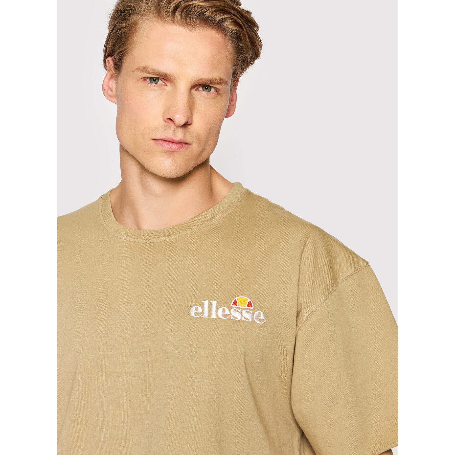 Ellesse Тишърт Fuller SHM13796 Кафяв Relaxed Fit - Pepit.bg