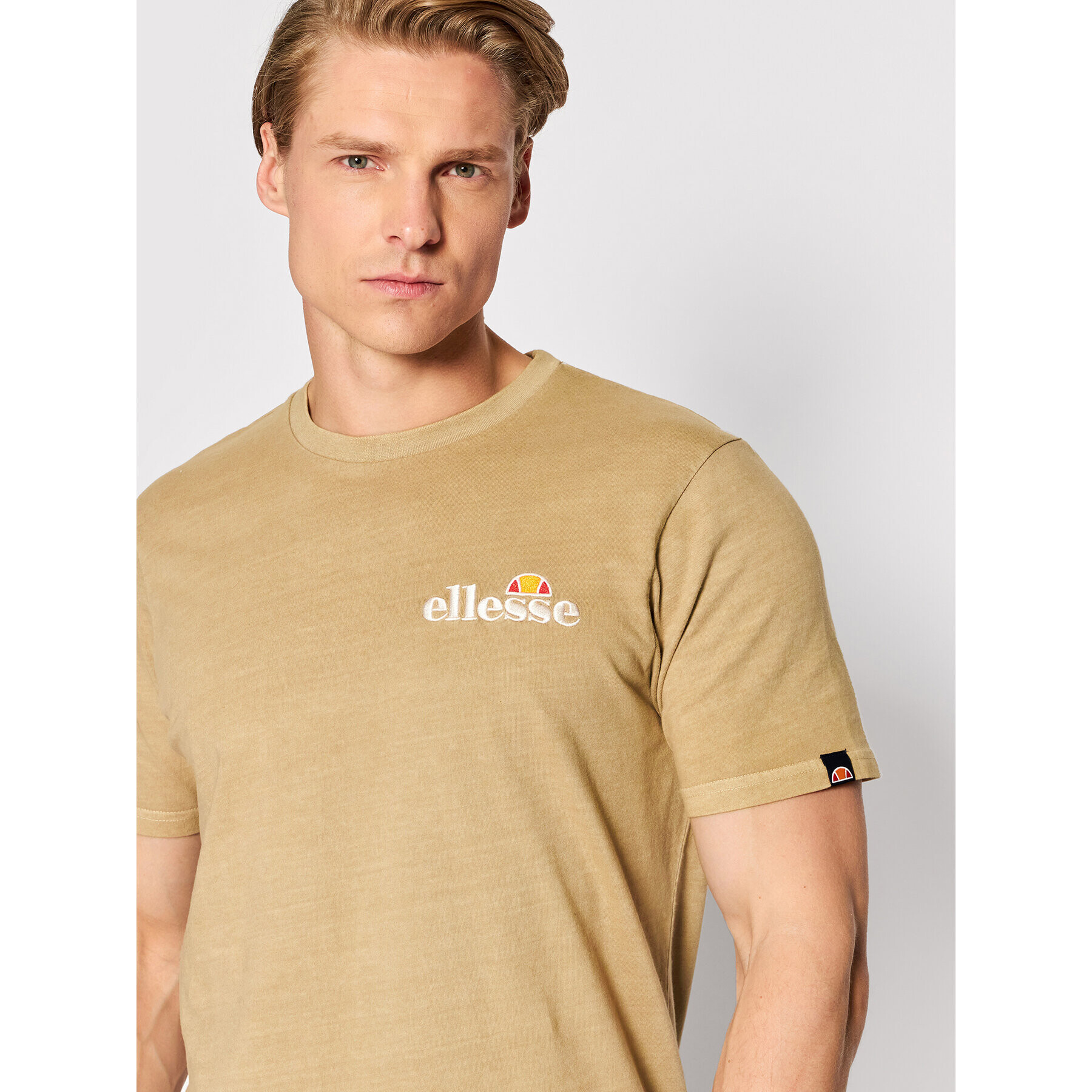 Ellesse Тишърт Tacomo SHM13143 Кафяв Regular Fit - Pepit.bg