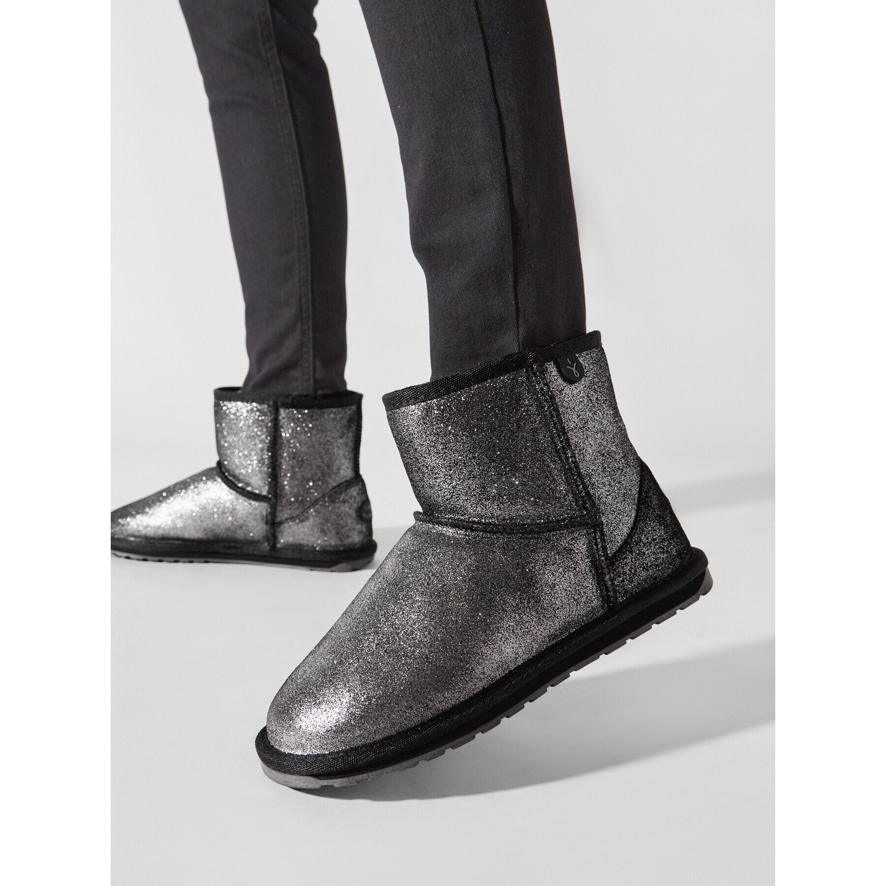 EMU Australia Апрески Wallaby Mini Metallic Teens T12358 Черен - Pepit.bg