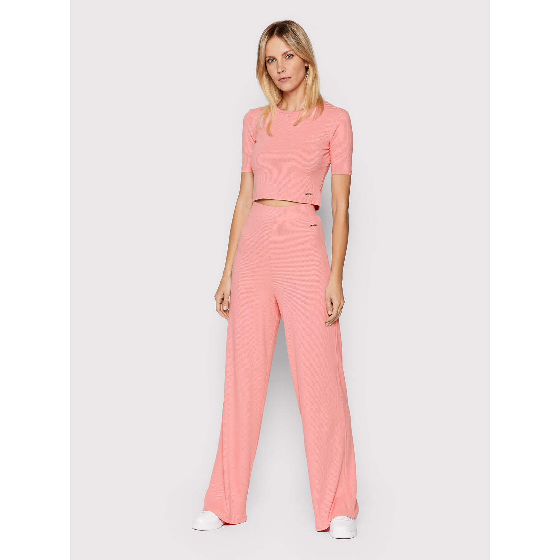 Fila Долнище анцуг Dasha 689002 Розов Relaxed Fit - Pepit.bg