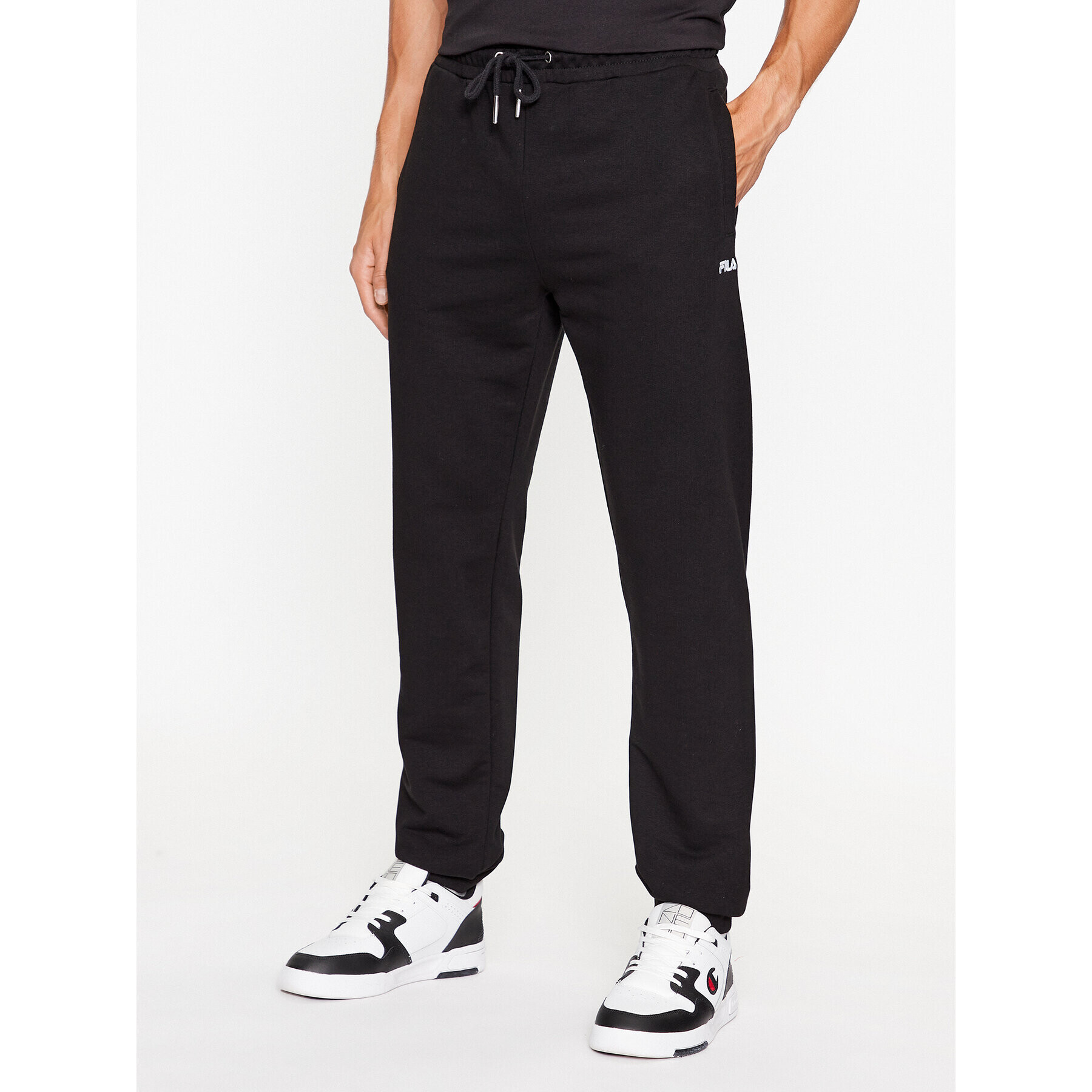 Fila Долнище анцуг FAM0342 Черен Regular Fit - Pepit.bg