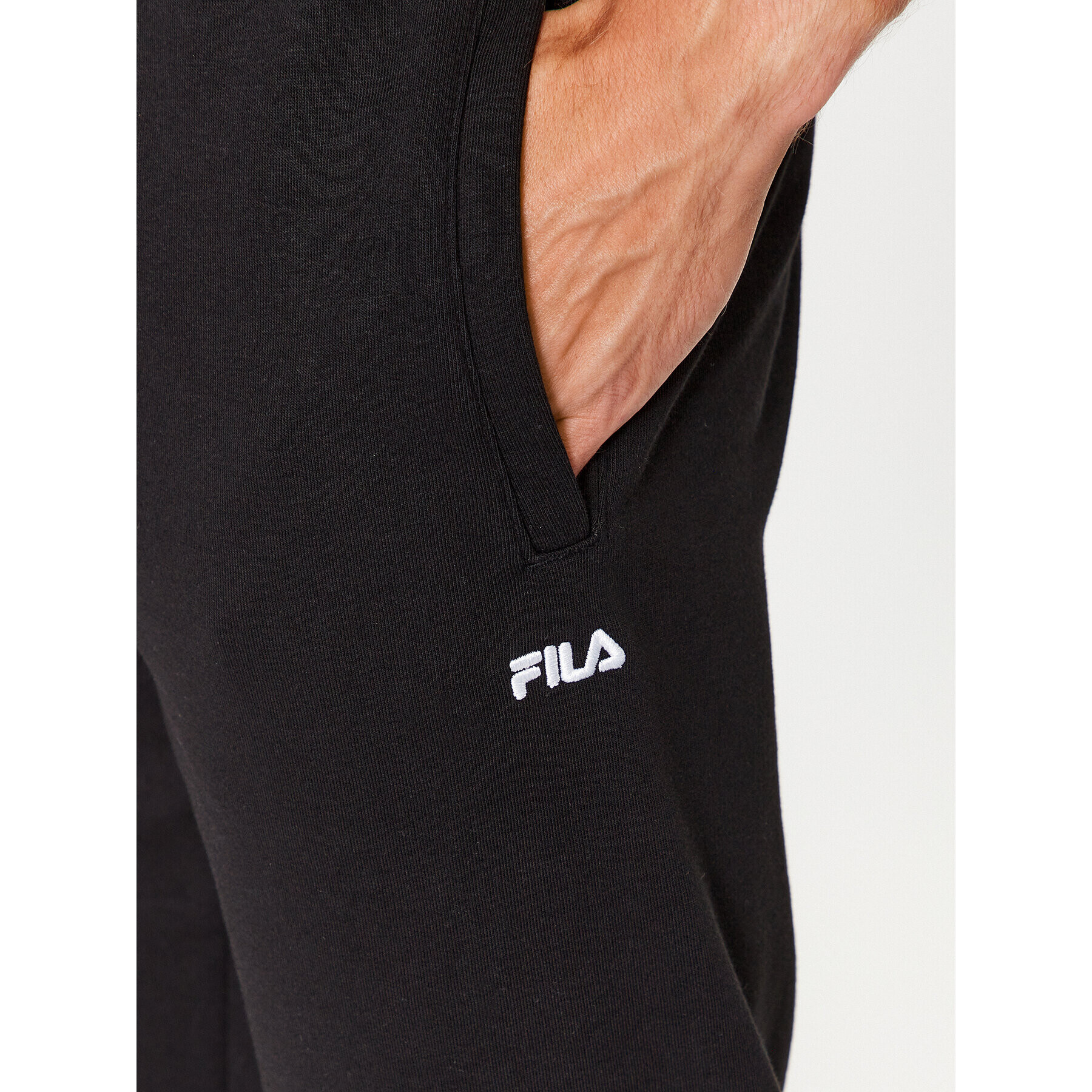 Fila Долнище анцуг FAM0342 Черен Regular Fit - Pepit.bg