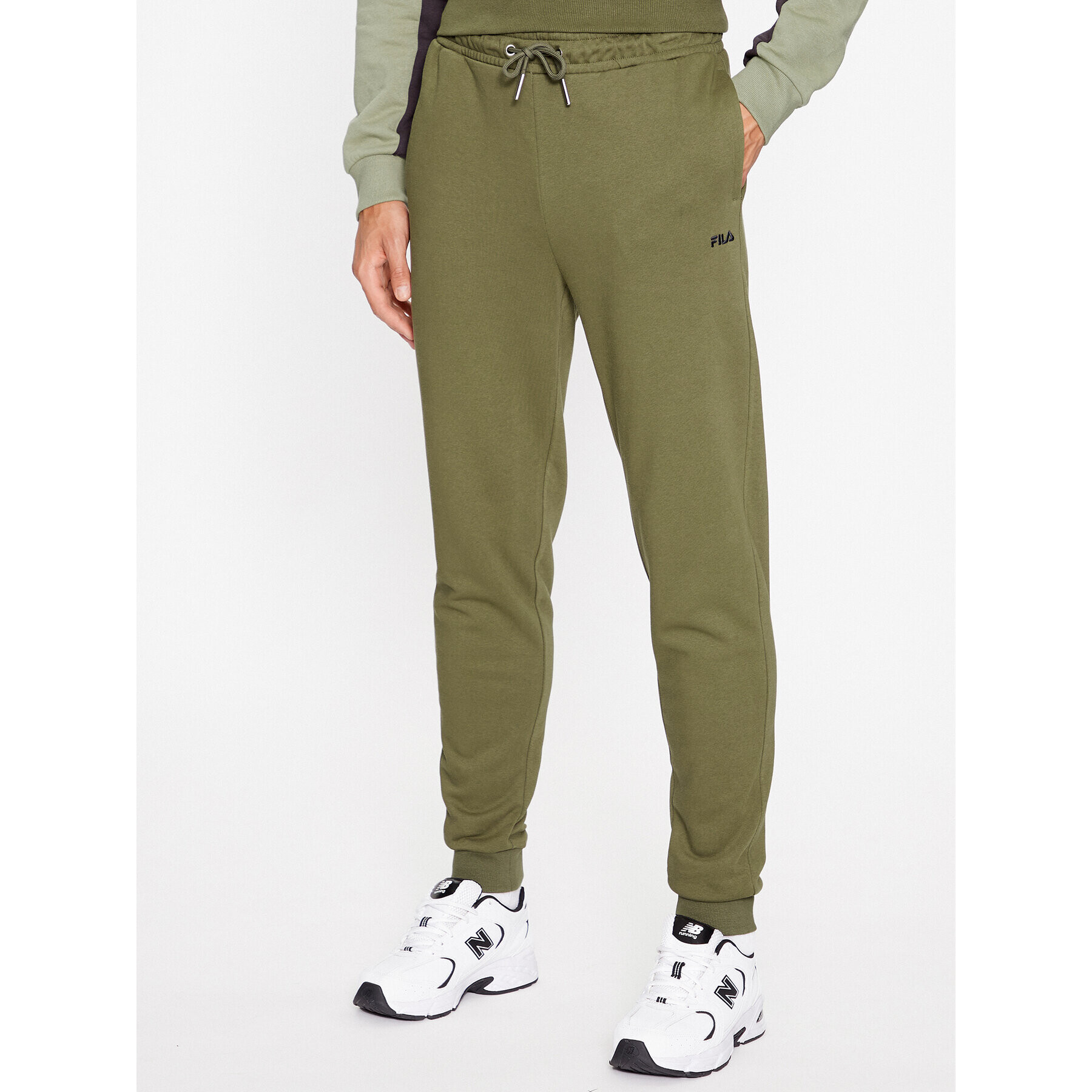 Fila Долнище анцуг FAM0500 Зелен Regular Fit - Pepit.bg