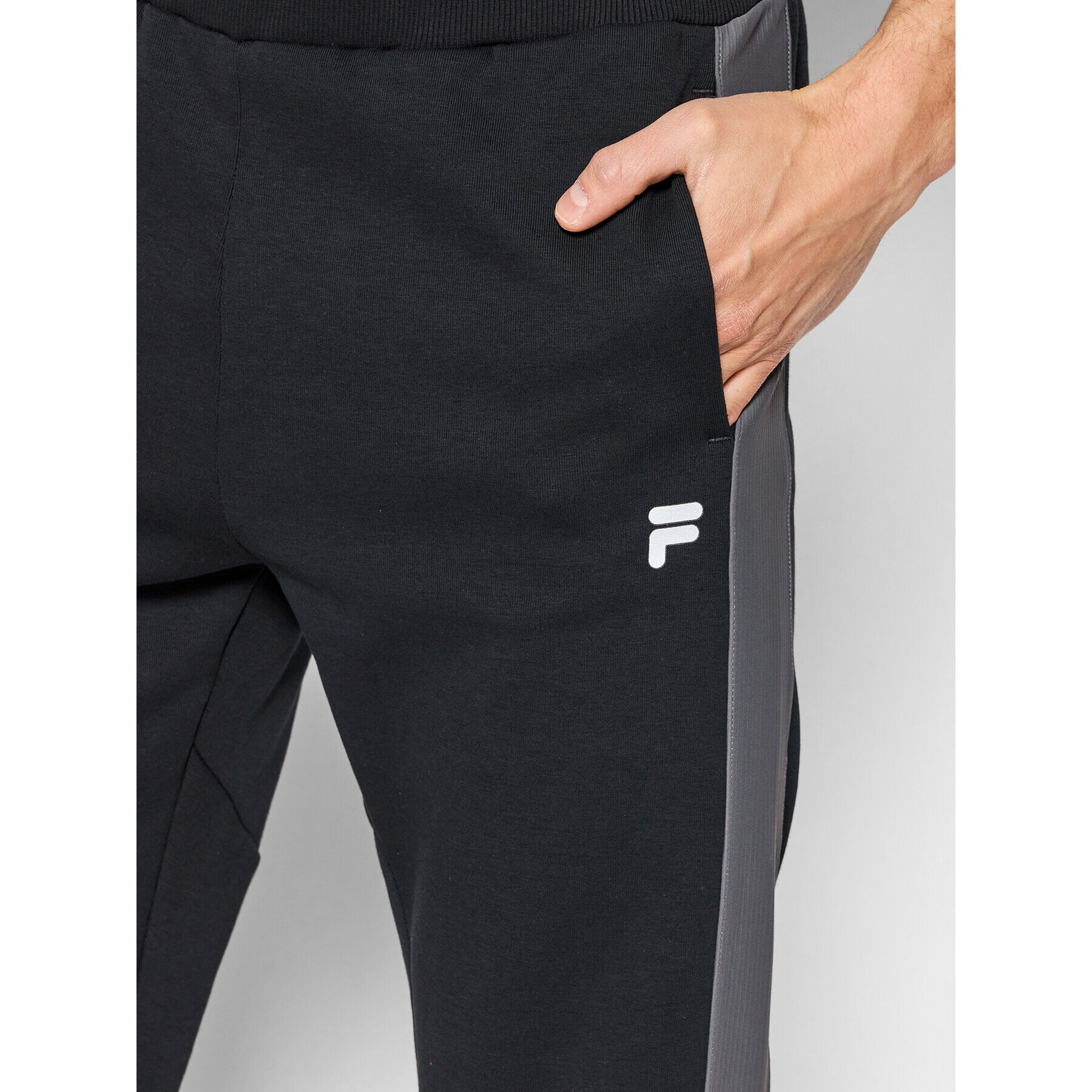 Fila Долнище анцуг Rosenheim FAM0060 Черен Slim Fit - Pepit.bg