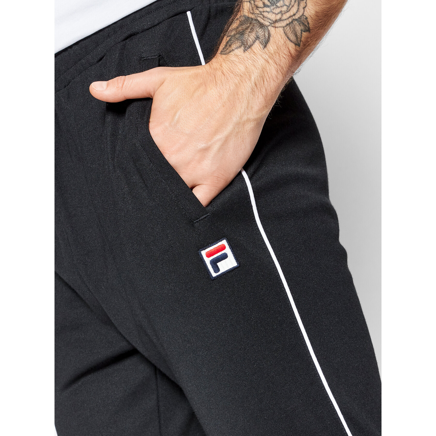Fila Долнище анцуг Zvolen FAM0087 Черен Regular Fit - Pepit.bg