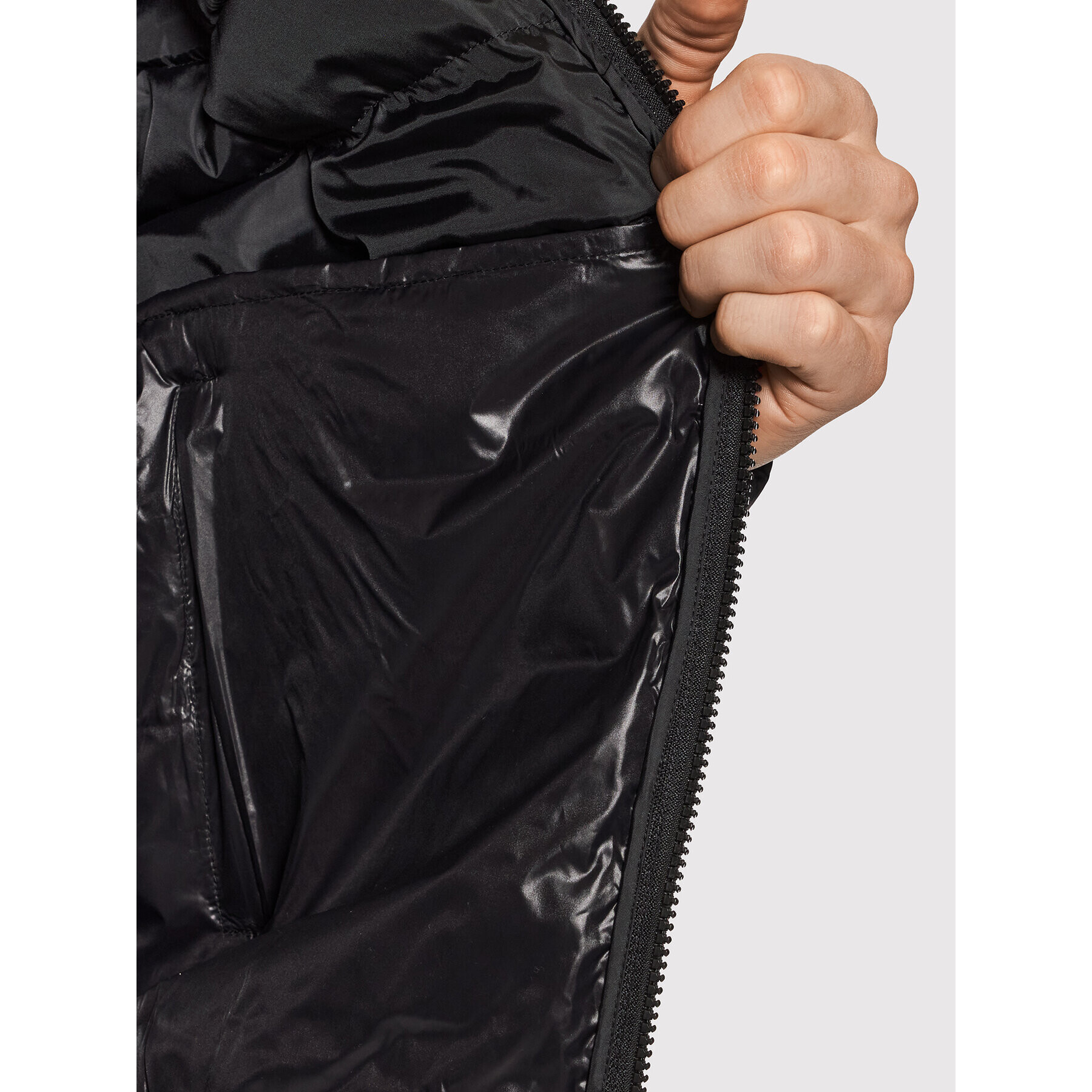 Fila Пухено яке Emory 688939 Черен Regular Fit - Pepit.bg